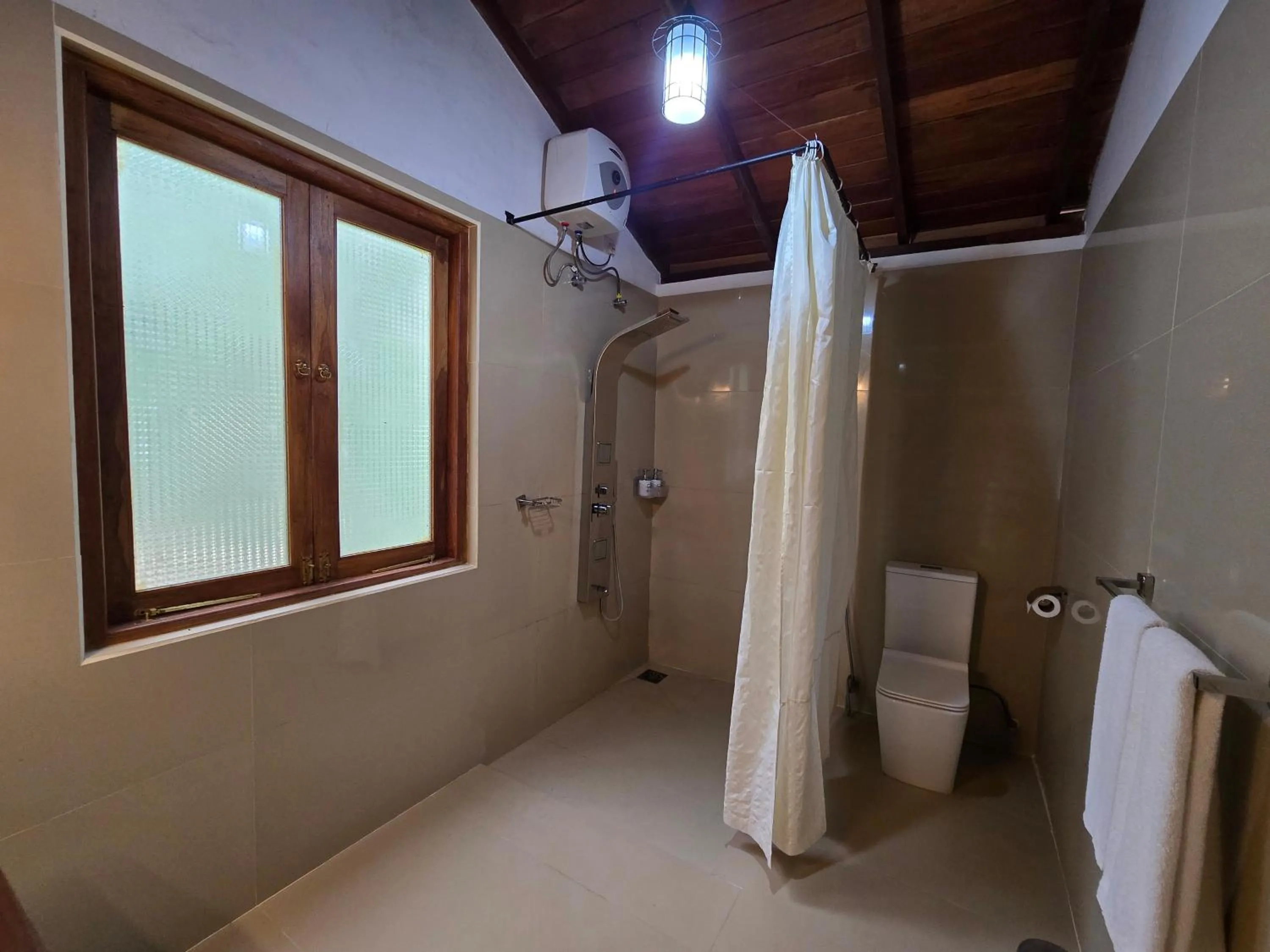 Bathroom in Wilpattu Tree House