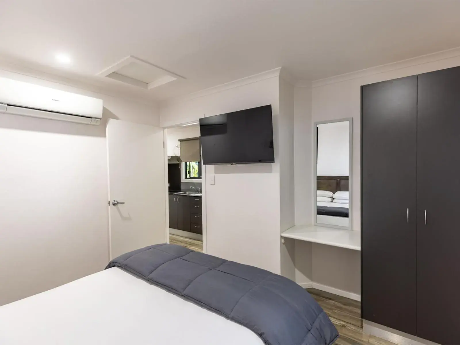 Bungalow - Sleeps Six in NRMA Airlie Beach Holiday Park Bungalow - Sleeps Six in NRMA Airlie Beach Holiday Park