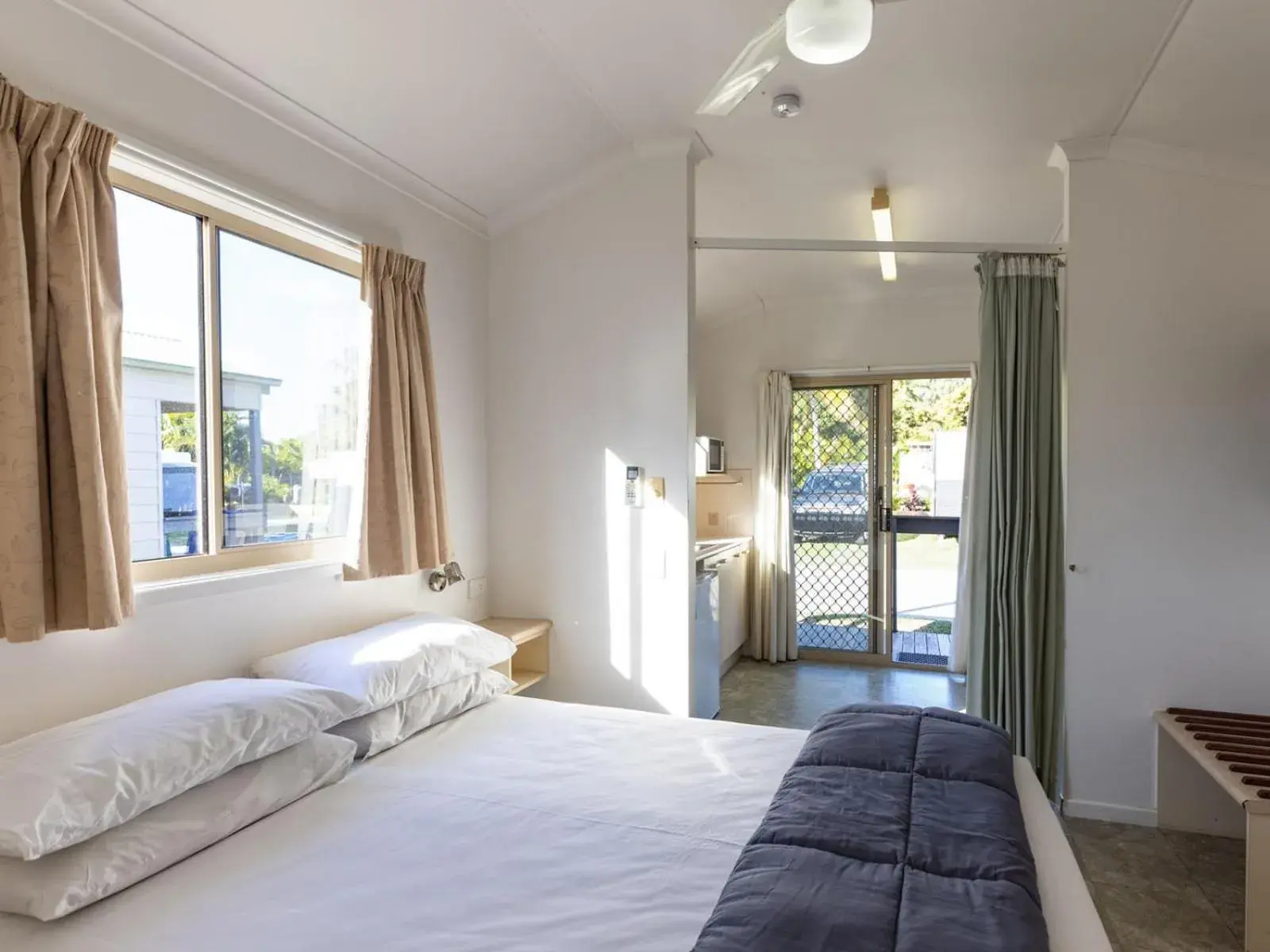 Budget Cabin in NRMA Airlie Beach Holiday Park Budget Cabin in NRMA Airlie Beach Holiday Park