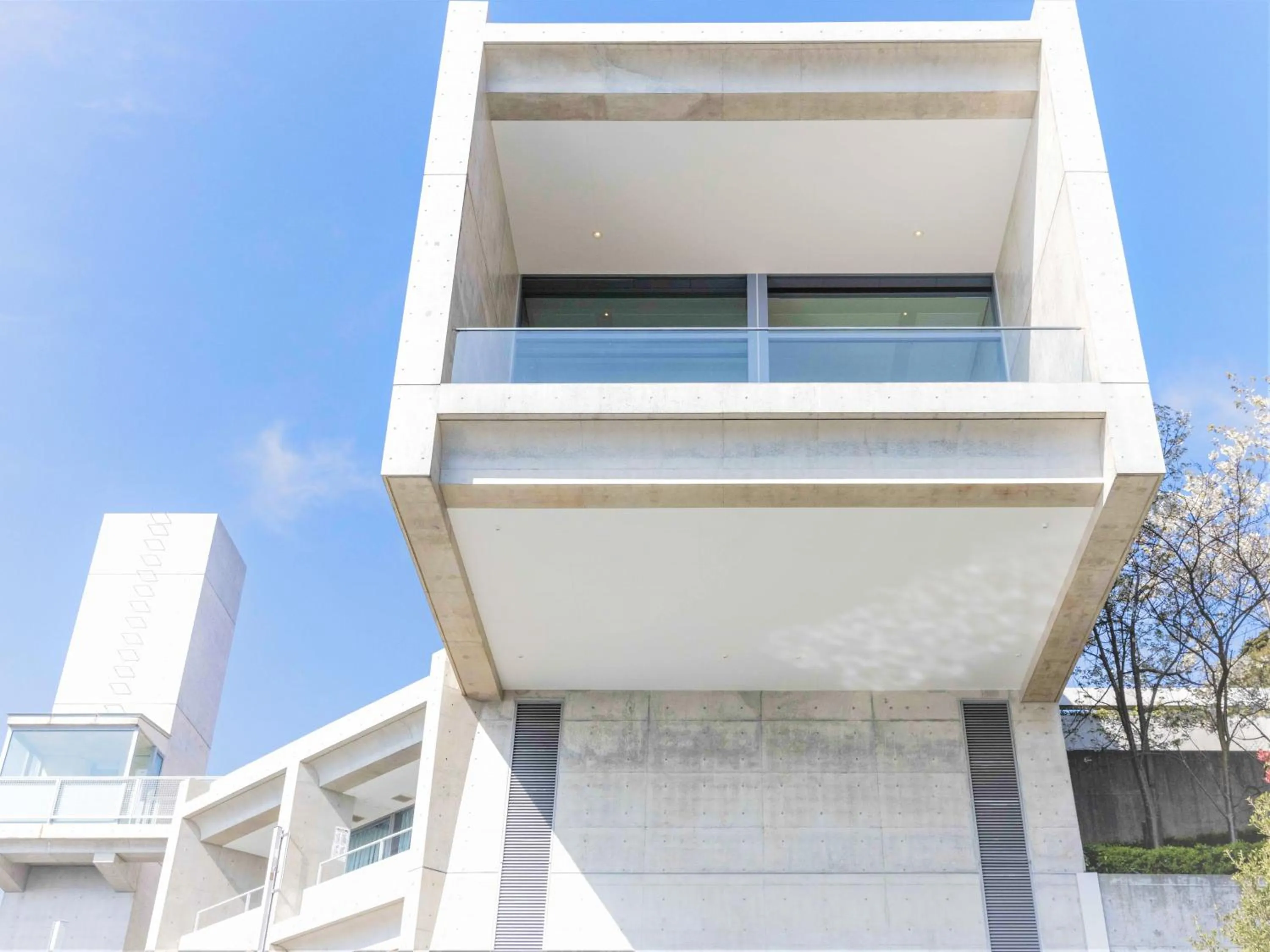 Property building in TOTO Seawind Awaji