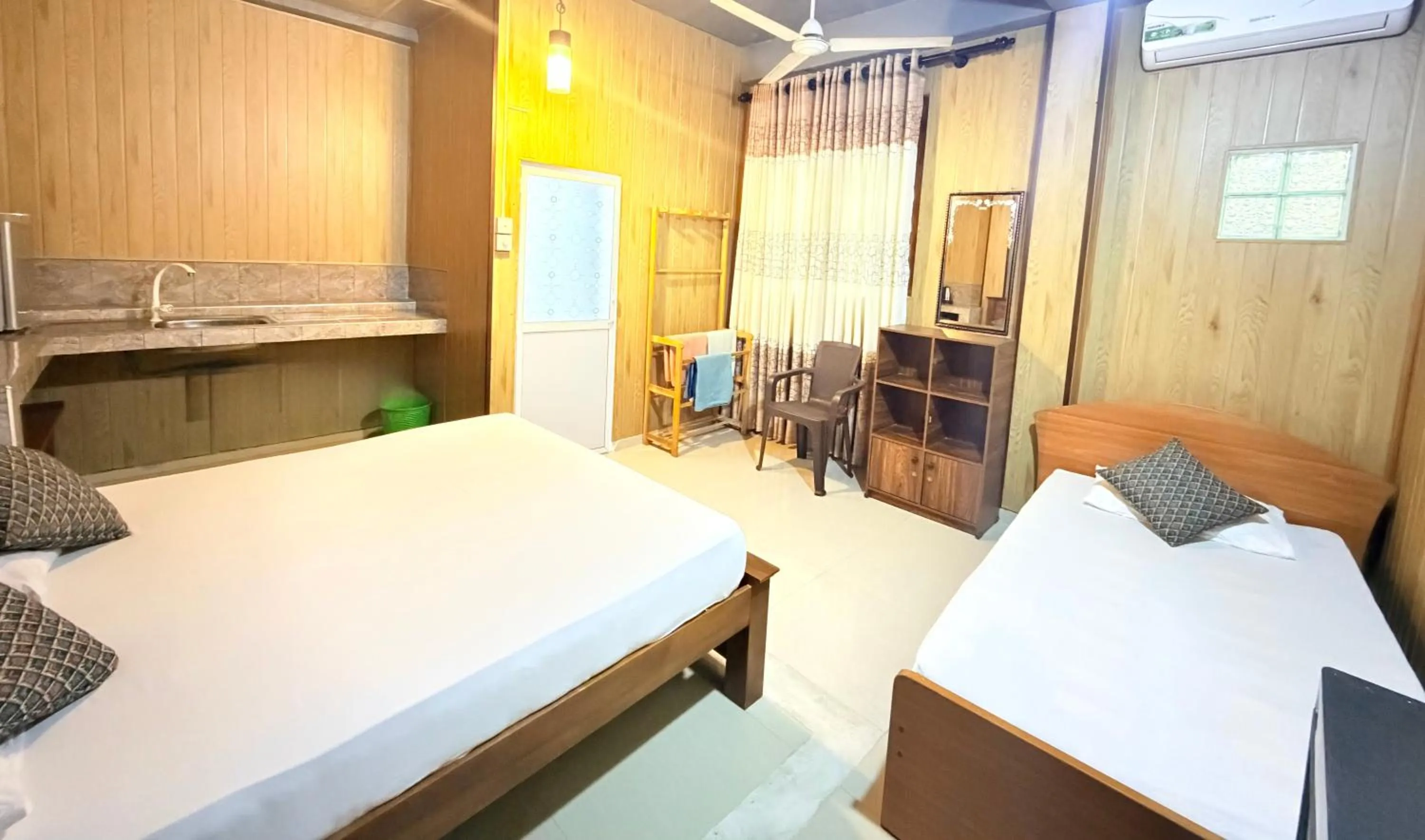 Bed in Holiday Inn Unawatuna