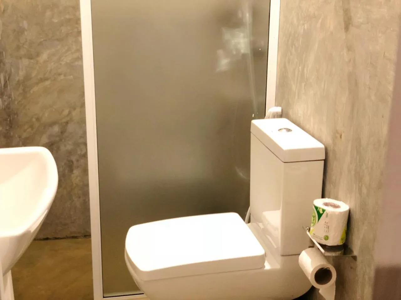 Shower in Holiday Inn Unawatuna