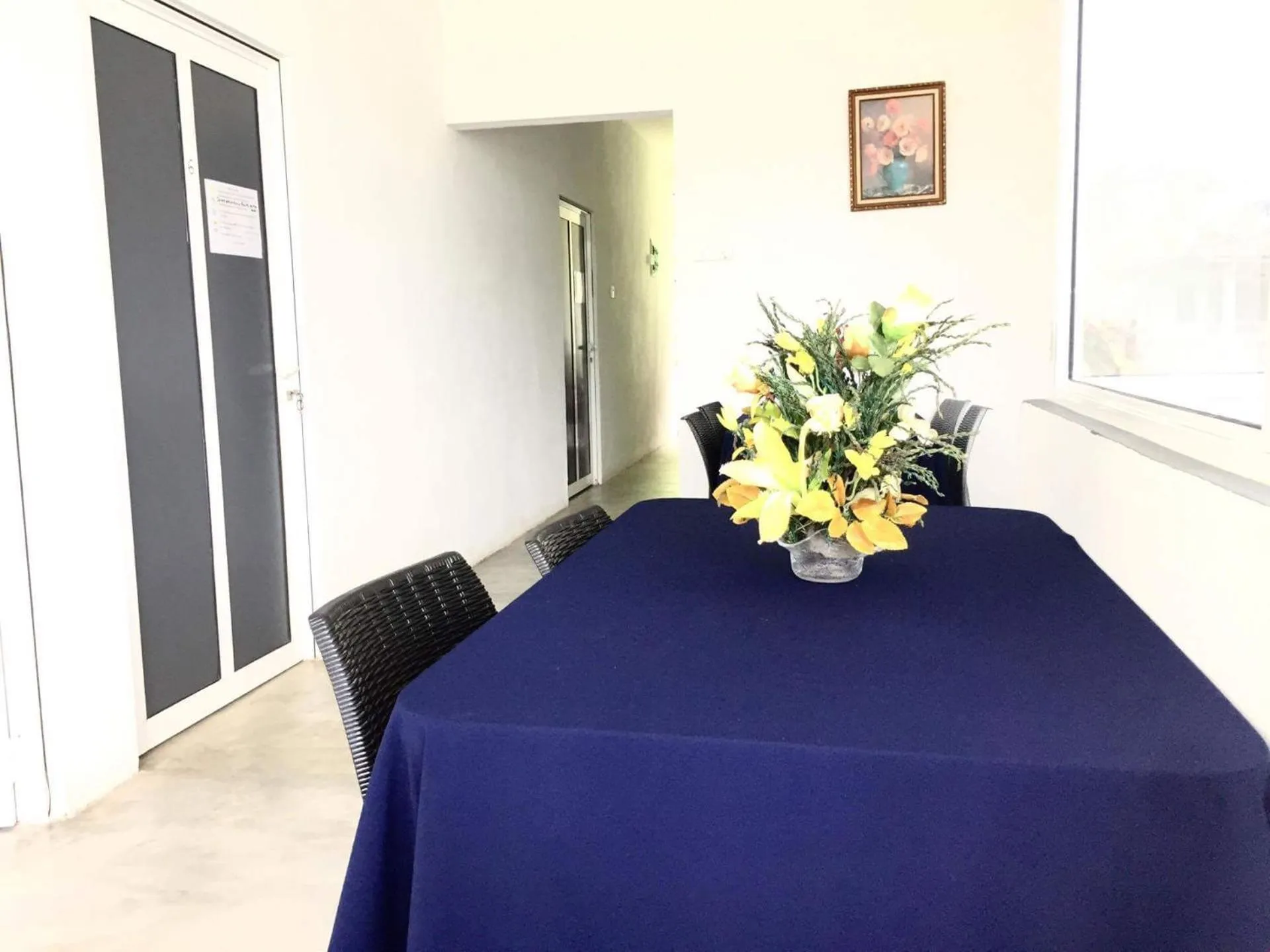 Dining area in Holiday Inn Unawatuna
