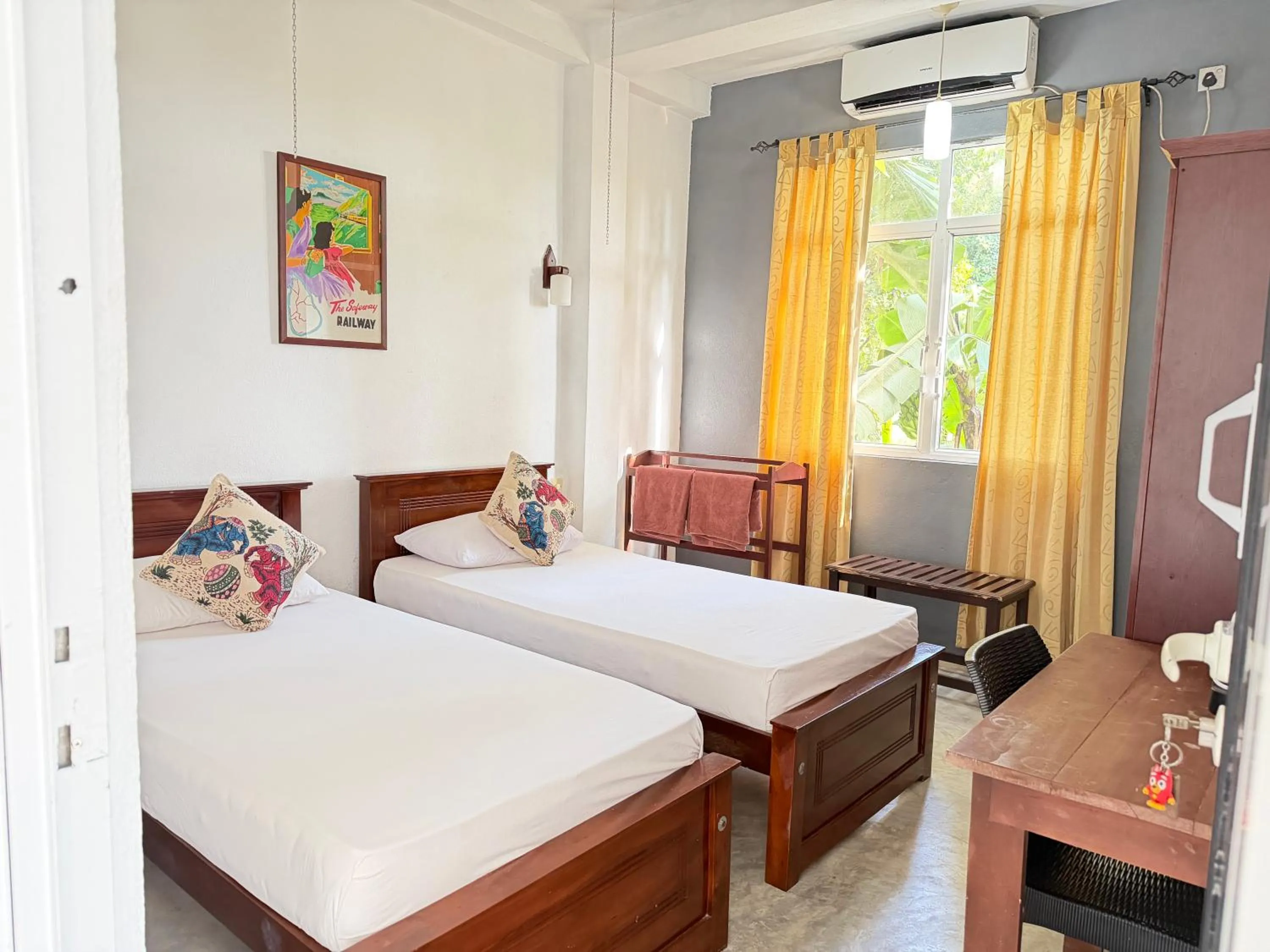 Bed in Holiday Inn Unawatuna