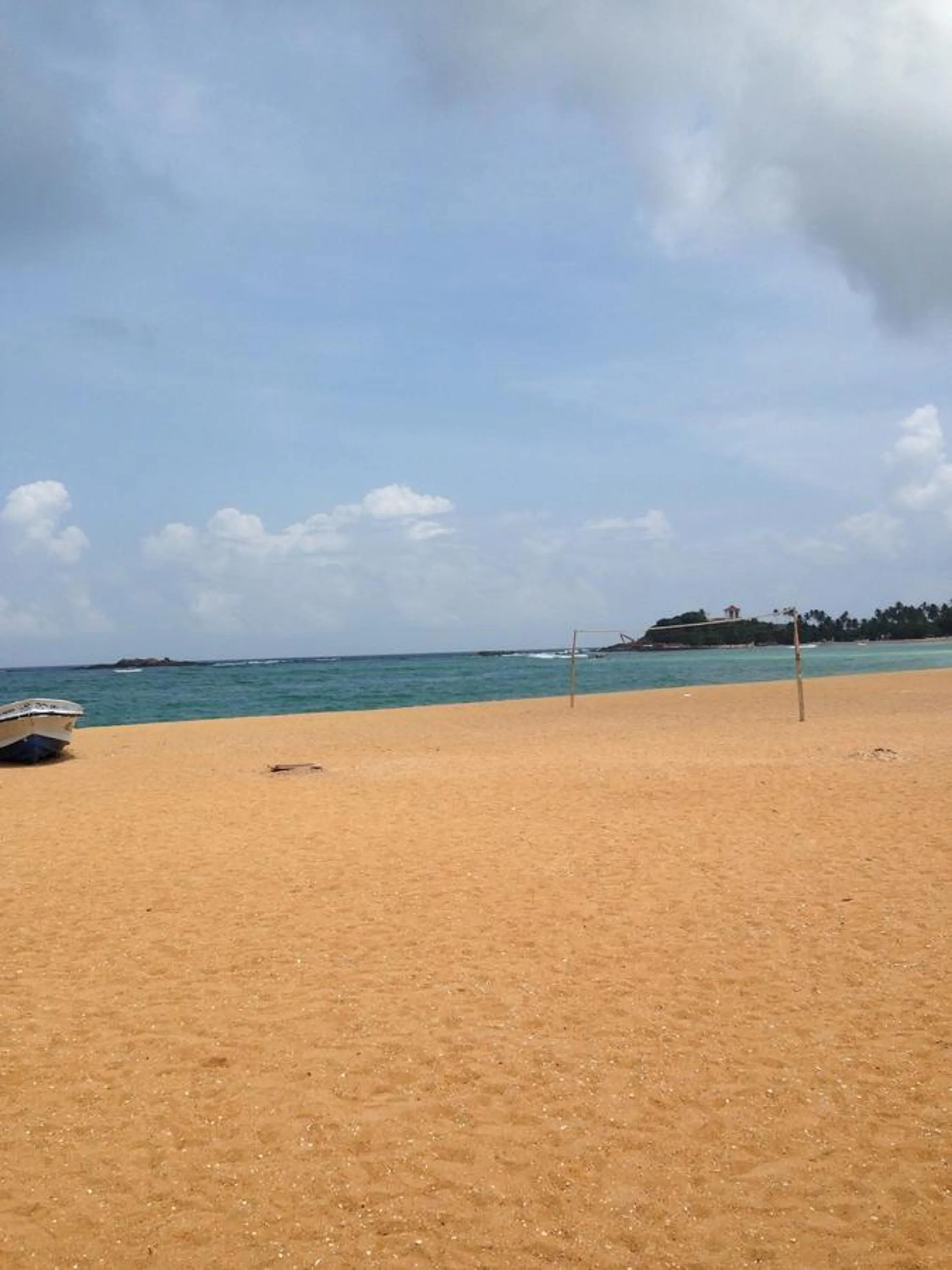 Beach in Holiday Inn Unawatuna