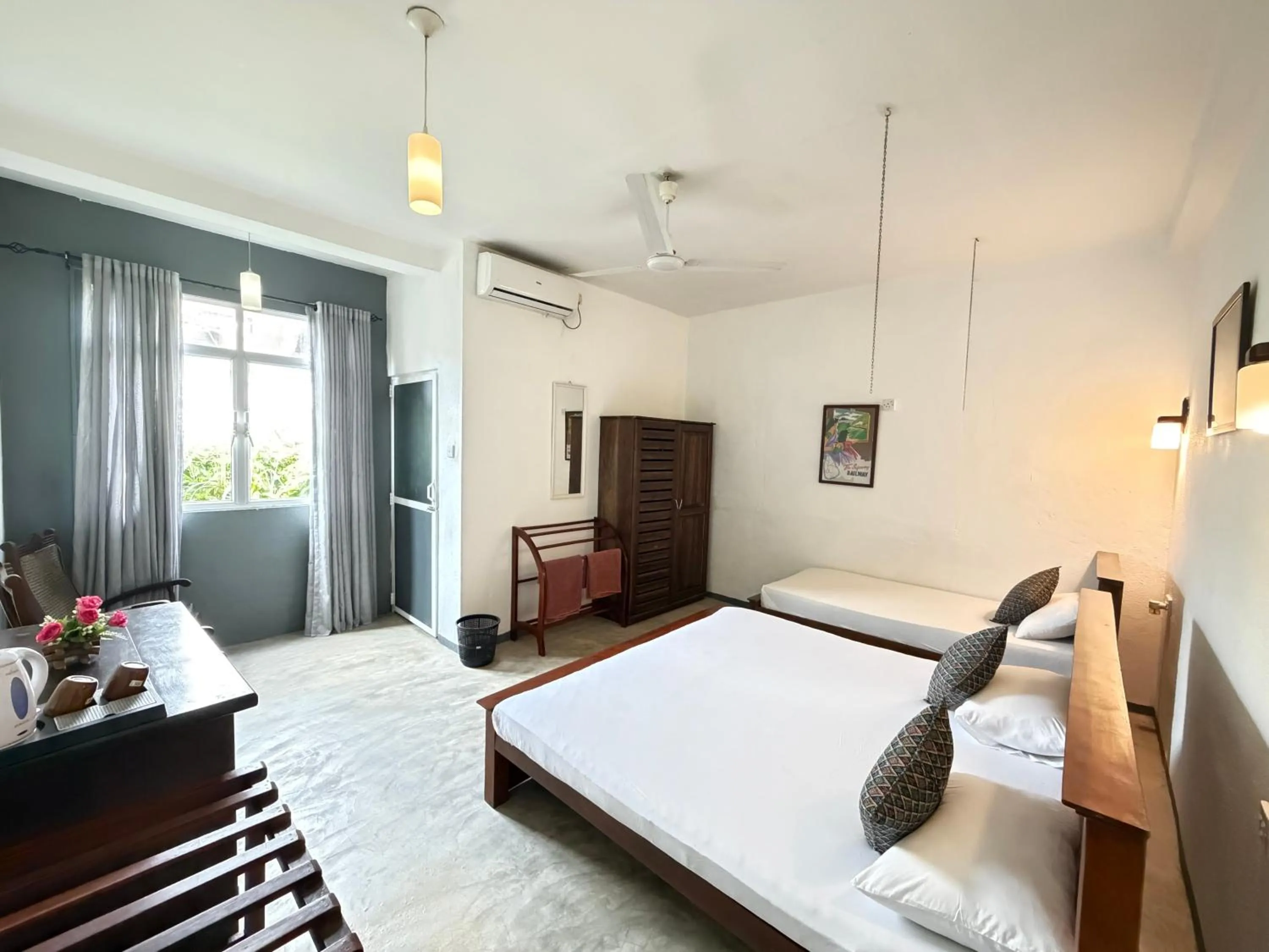 Bed in Holiday Inn Unawatuna