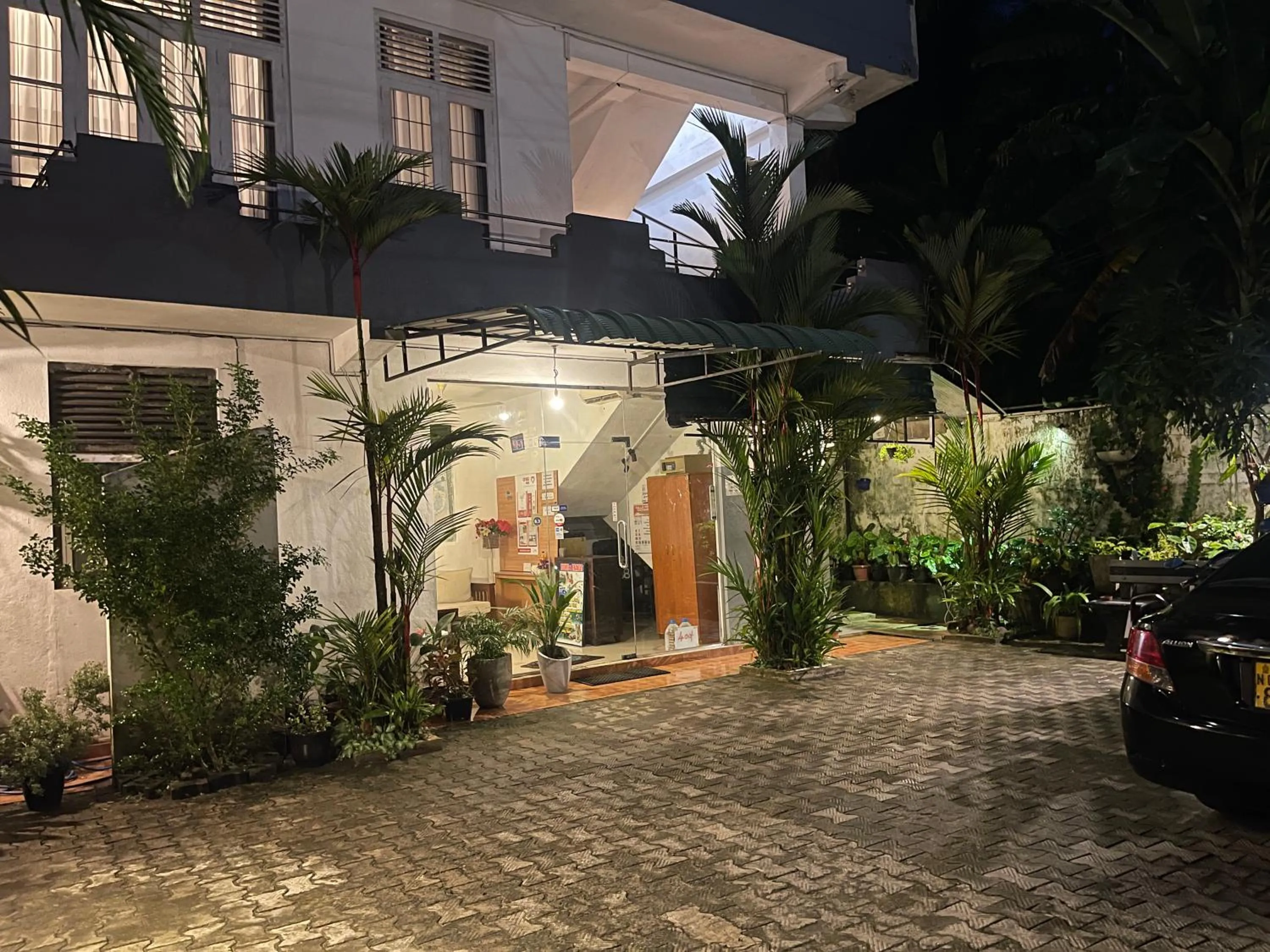 Garden in Holiday Inn Unawatuna