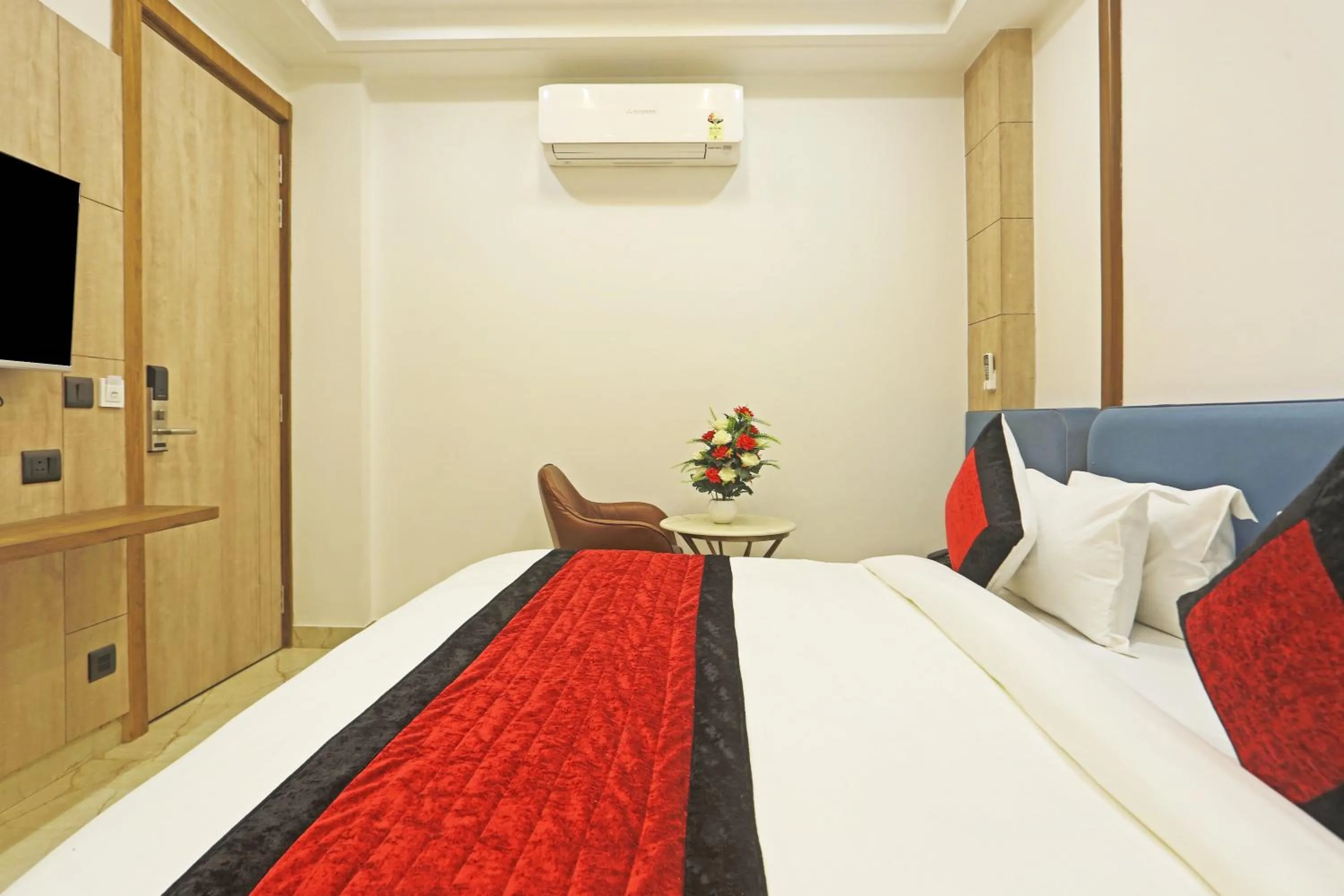 Communal lounge/ TV room, Bed in Hotel Mehul International -Near New Delhi Railway Station, Paharganj & Connaught Place