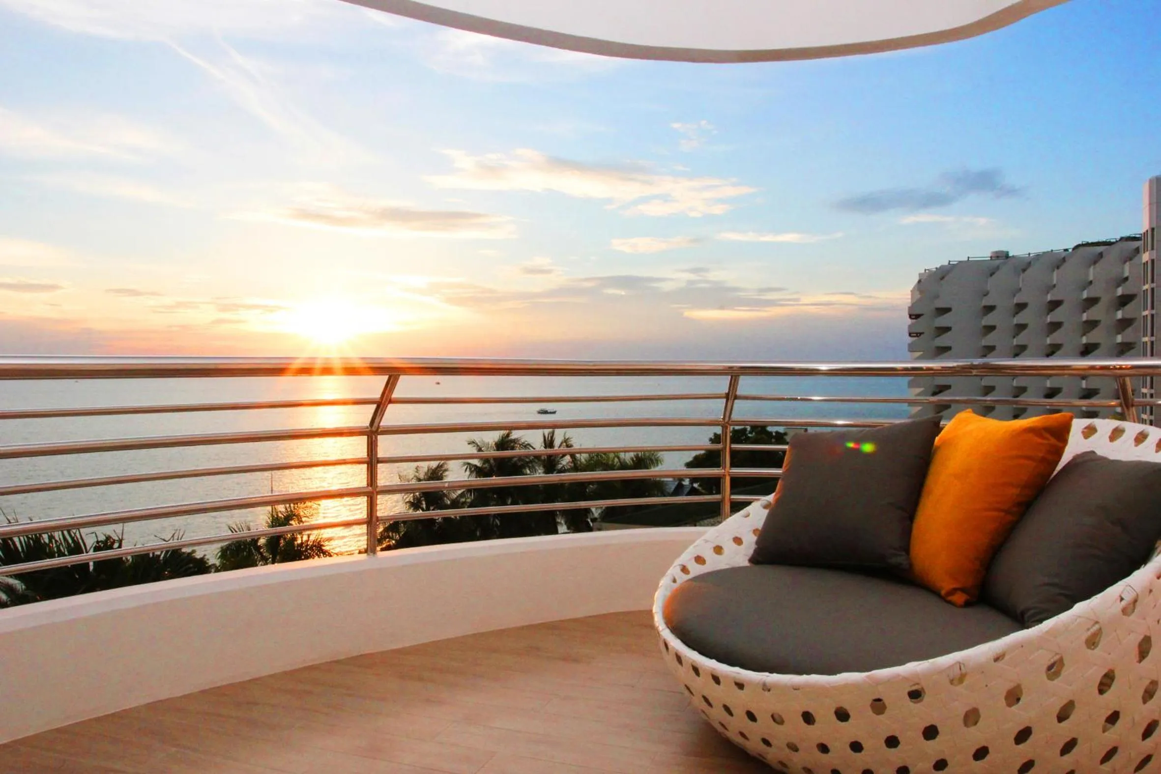 Balcony/Terrace in Royal Cliff Grand Hotel Pattaya