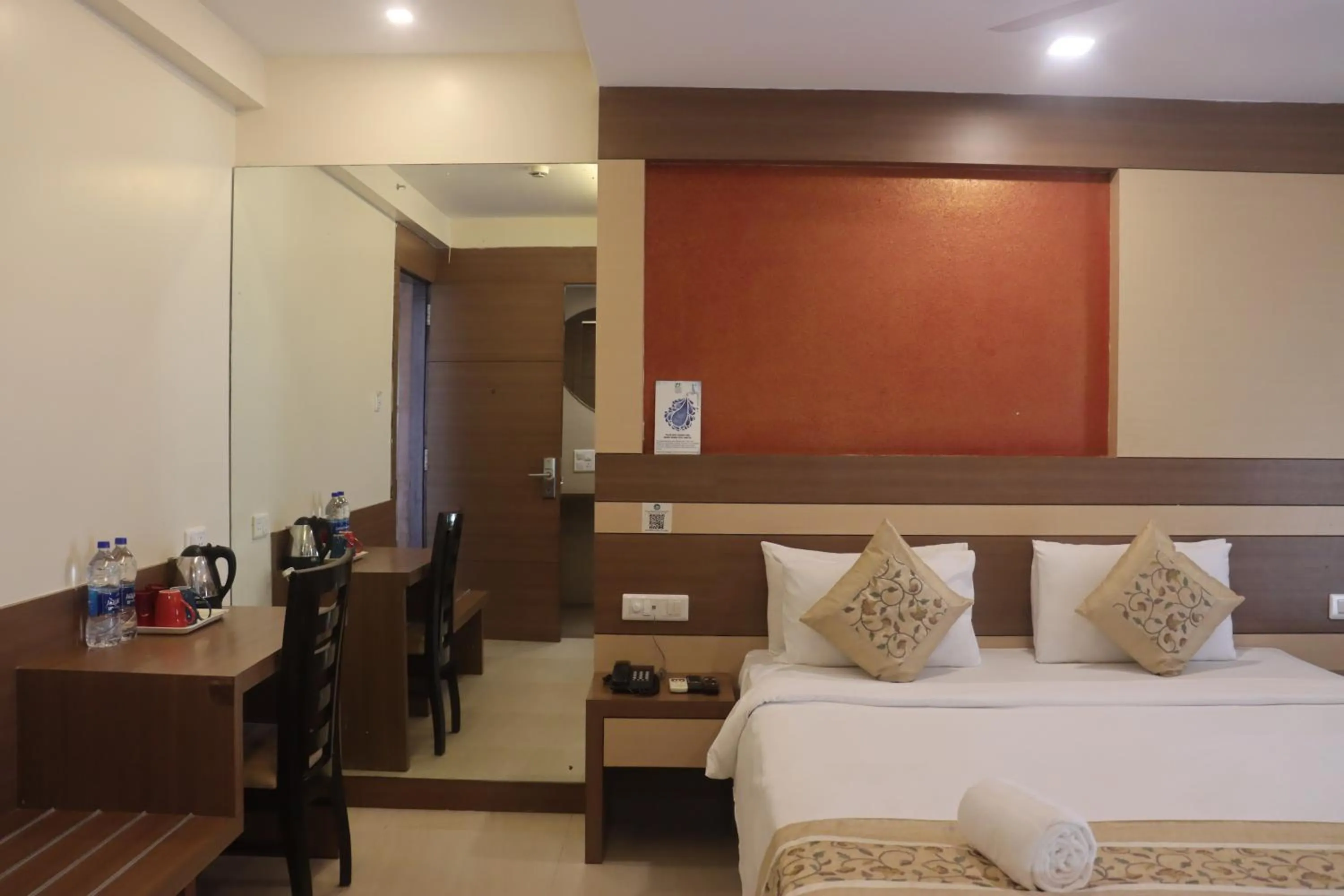 Bedroom, Bed in Turtle Beach Resort - Morjim