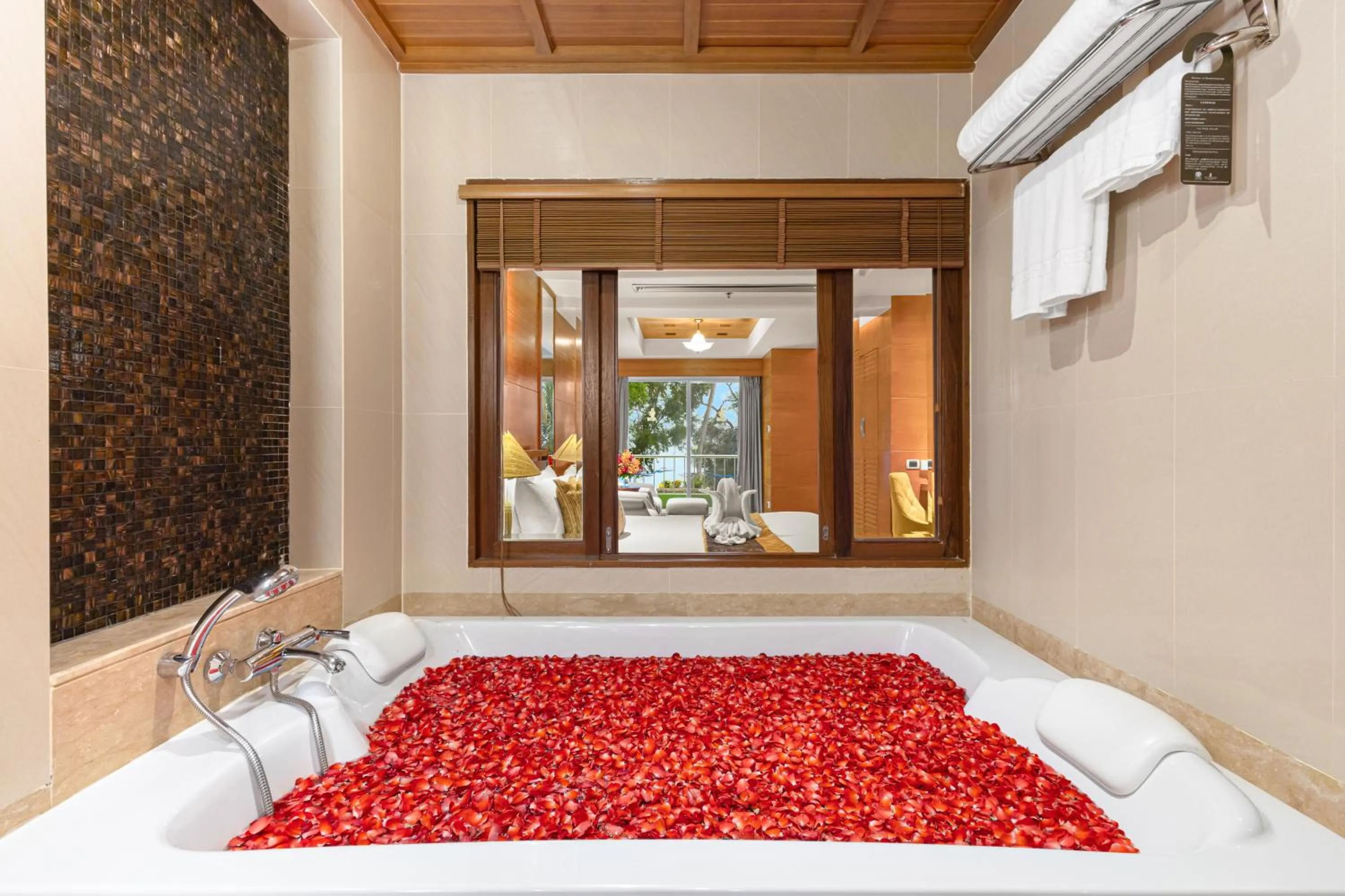 Bed in Royal Cliff Beach Terrace Pattaya
