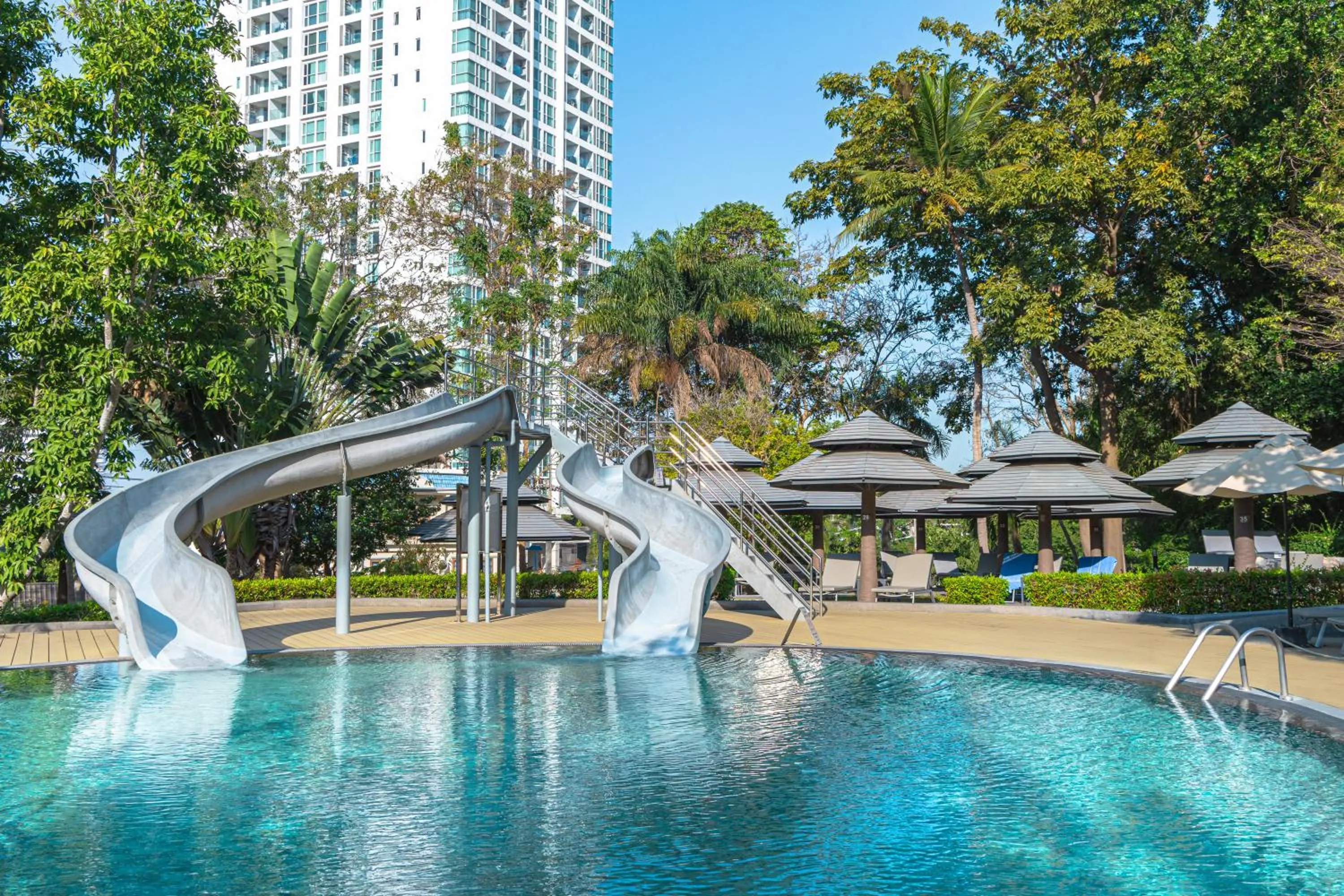 Swimming pool in Royal Cliff Beach Terrace Pattaya