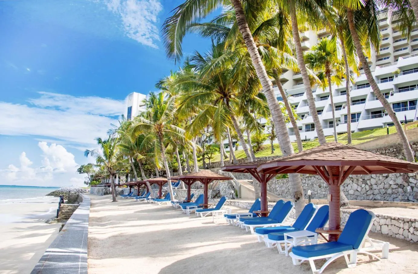 Beach in Royal Cliff Beach Terrace Pattaya