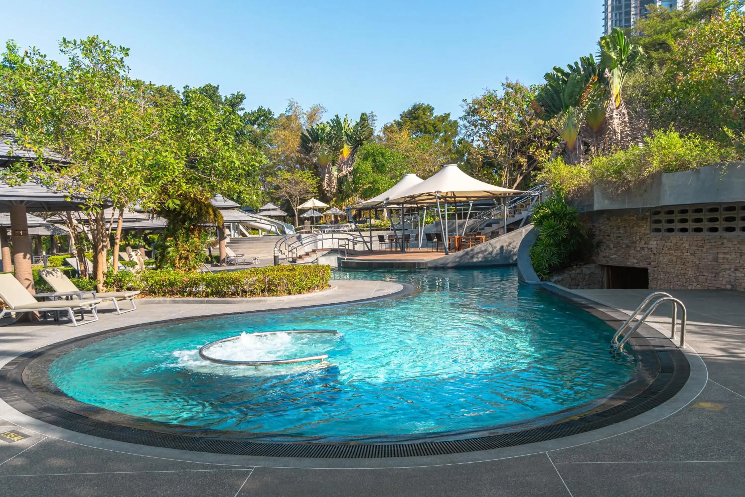 Garden view in Royal Cliff Beach Terrace Pattaya Garden view in Royal Cliff Beach Terrace Pattaya