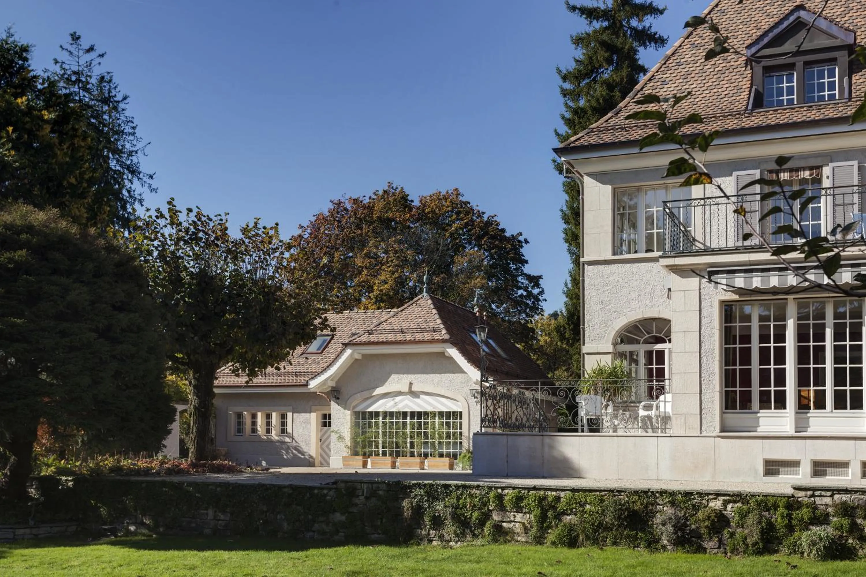 Facade/entrance in Le Jour et la Nuit
