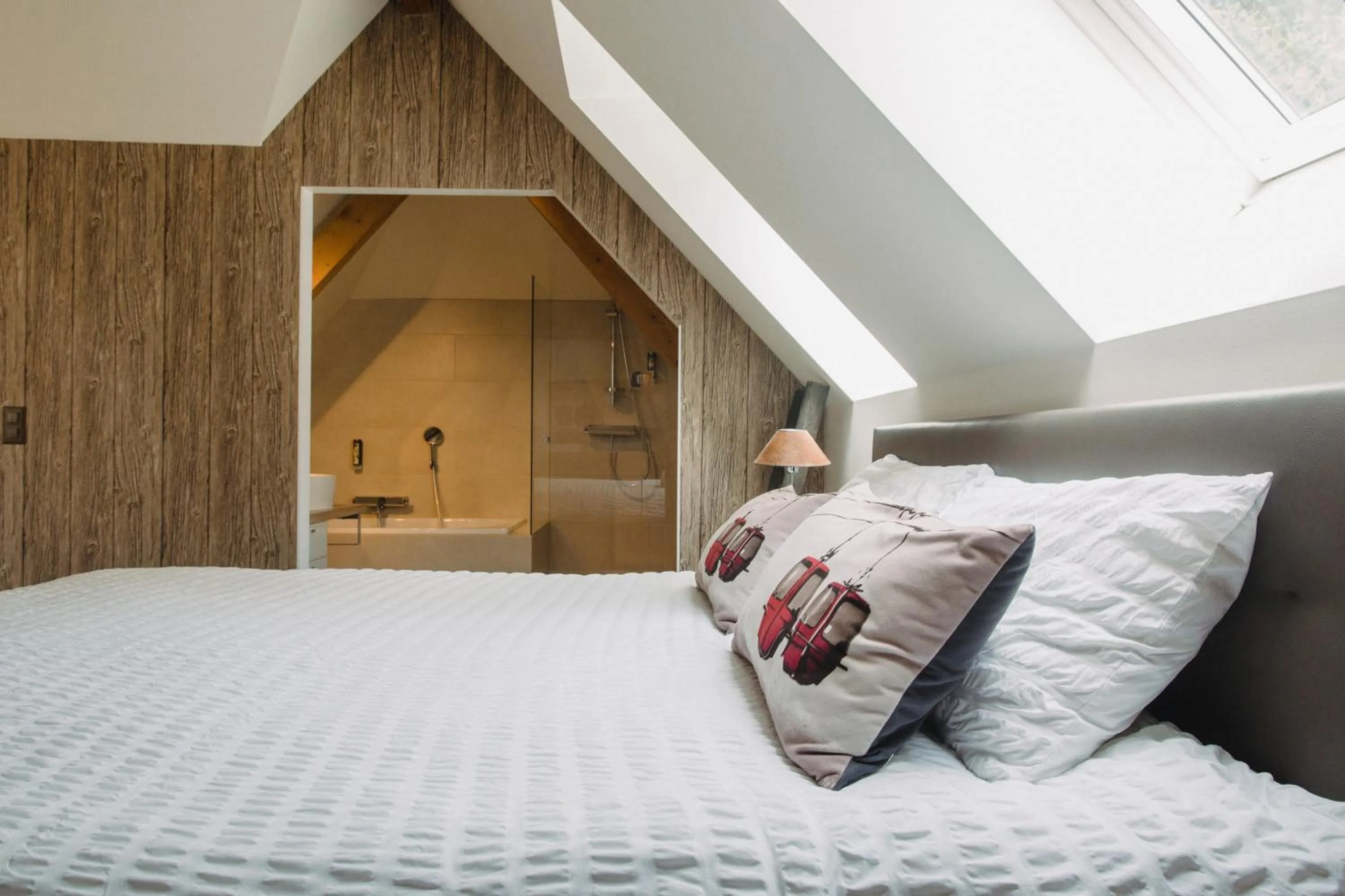 Bed in Le Jour et la Nuit