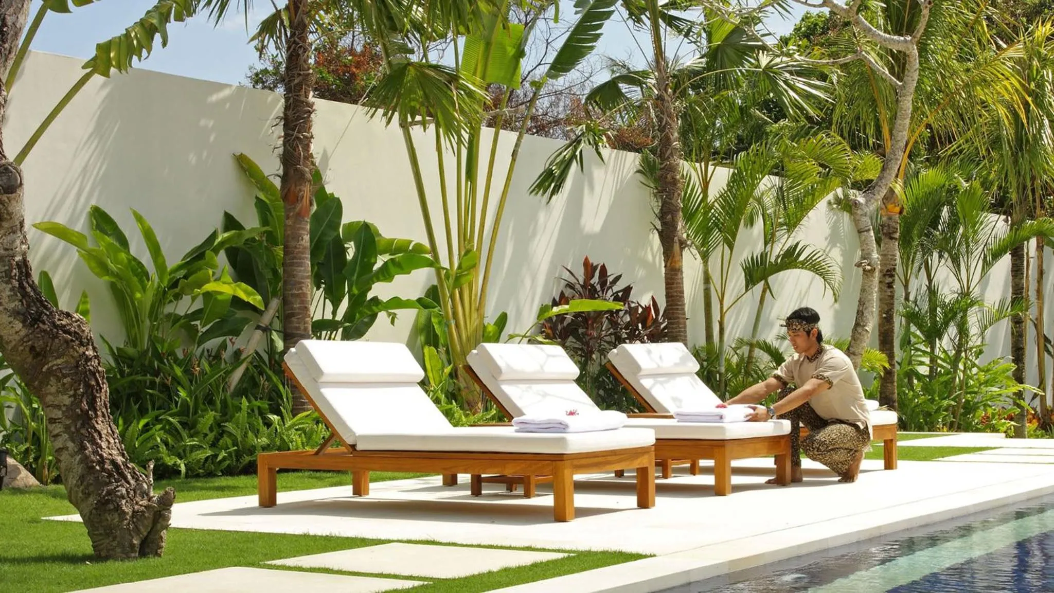 People in Villa Asante