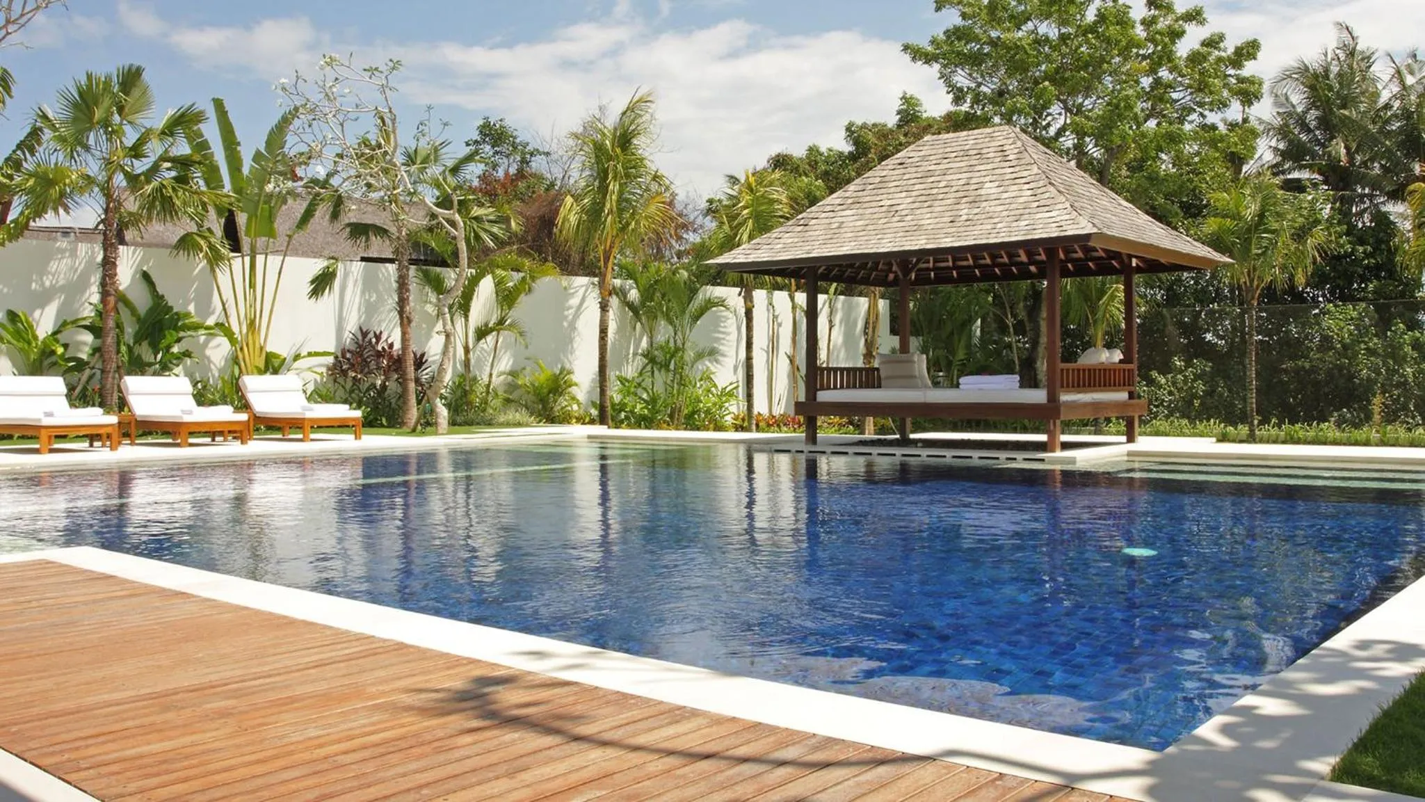 Pool view in Villa Asante