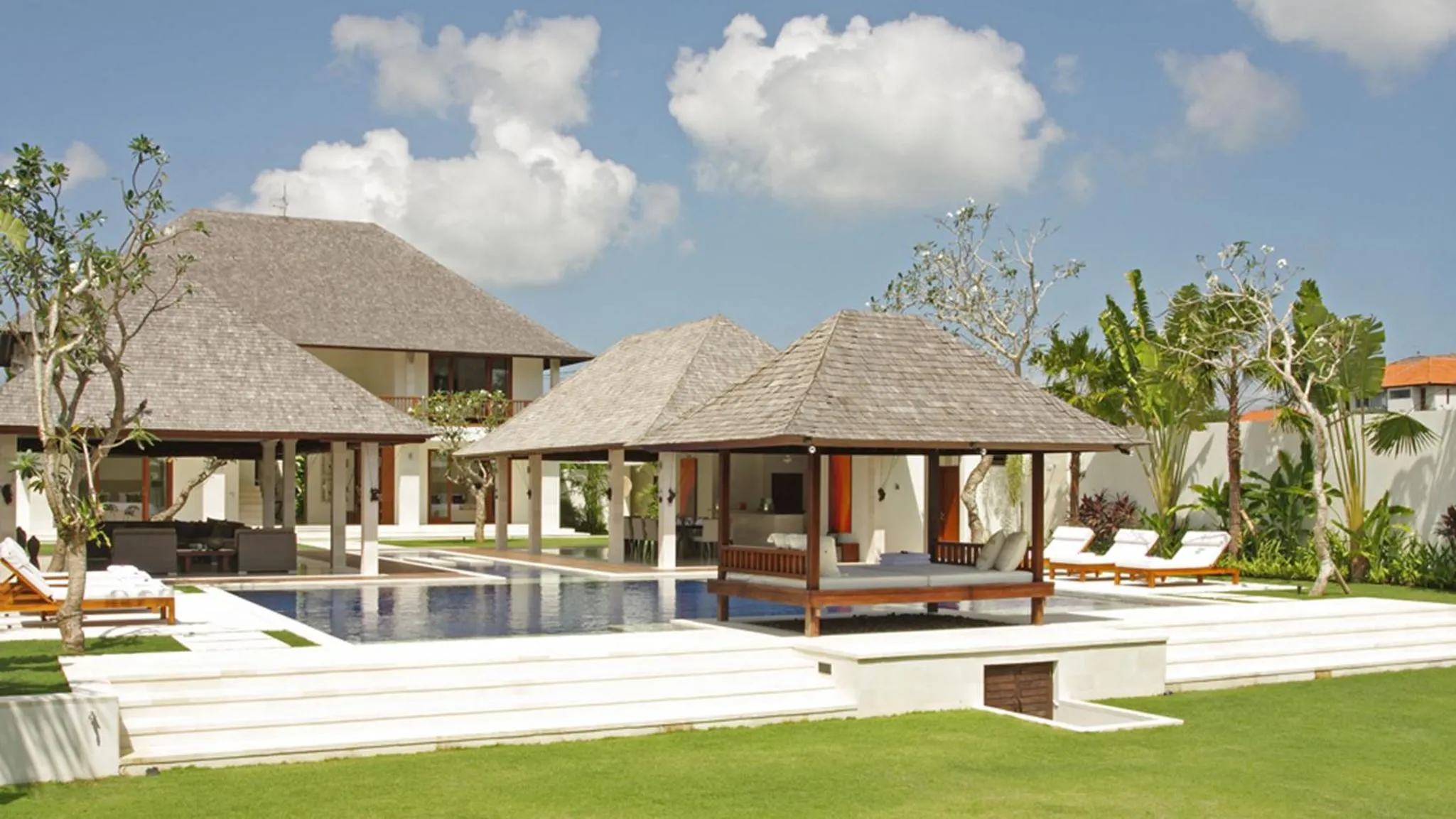 Property building in Villa Asante