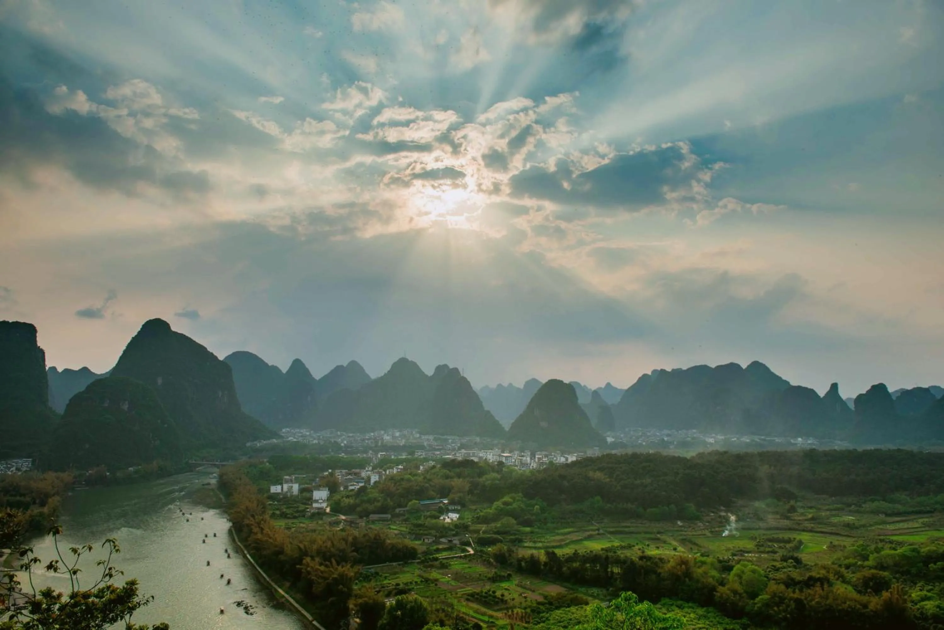 Nearby landmark in Yangshuo River Lodge Hotel - Airport or TS Free pick up over 3 nights