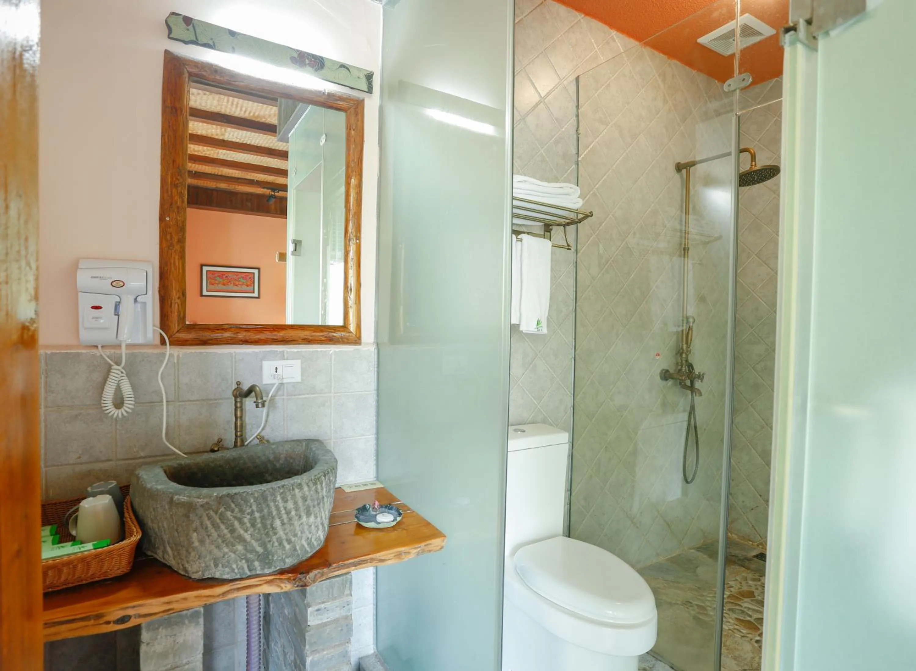 Bathroom in Yangshuo River Lodge Hotel - Airport or TS Free pick up over 3 nights