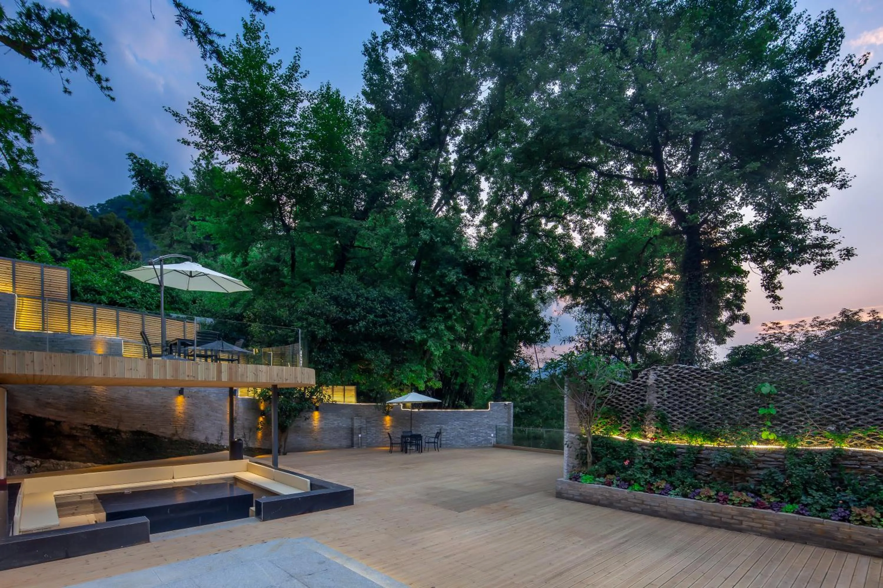 Garden in Yangshuo River Lodge Hotel - Airport or TS Free pick up over 3 nights