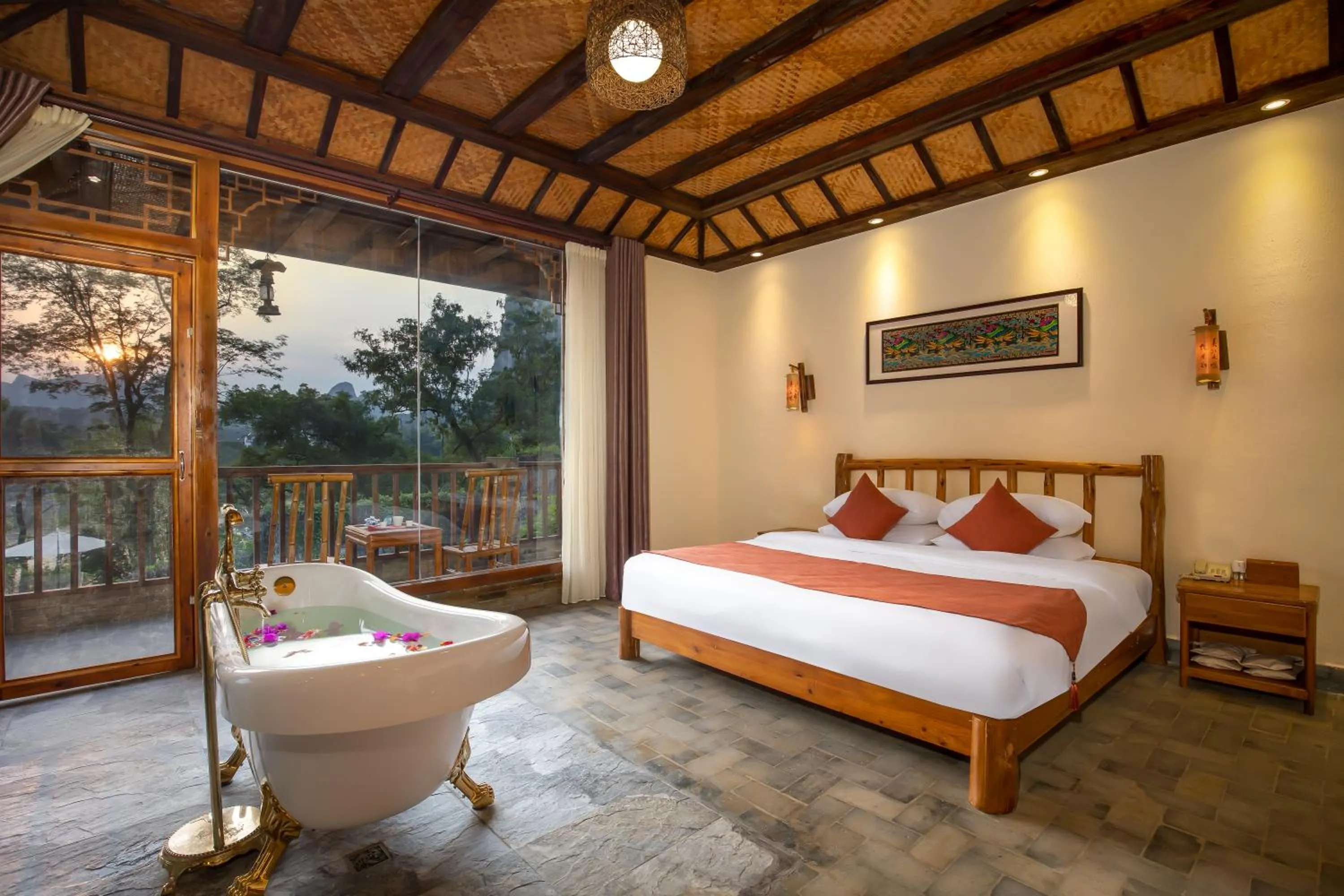 Bed in Yangshuo River Lodge Hotel - Airport or TS Free pick up over 3 nights