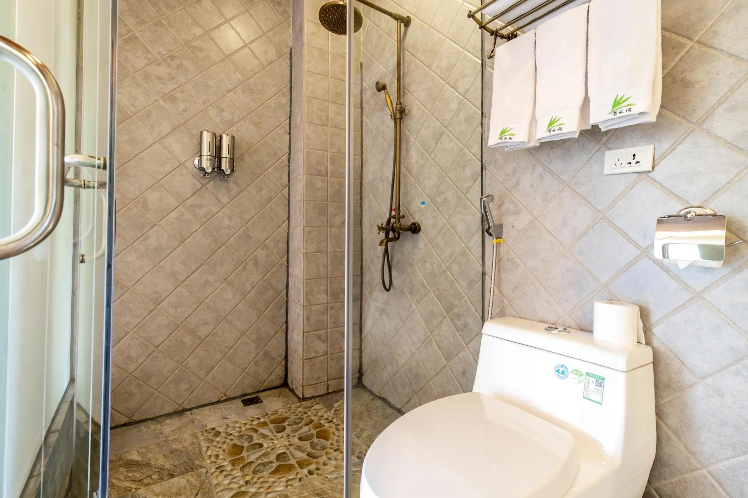 Bathroom in Yangshuo River Lodge Hotel - Airport or TS Free pick up over 3 nights