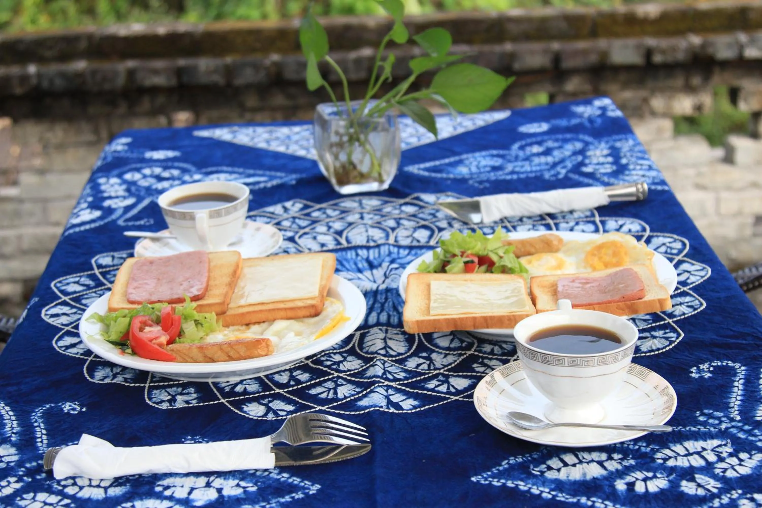 Food and drinks in Yangshuo River Lodge Hotel - Airport or TS Free pick up over 3 nights