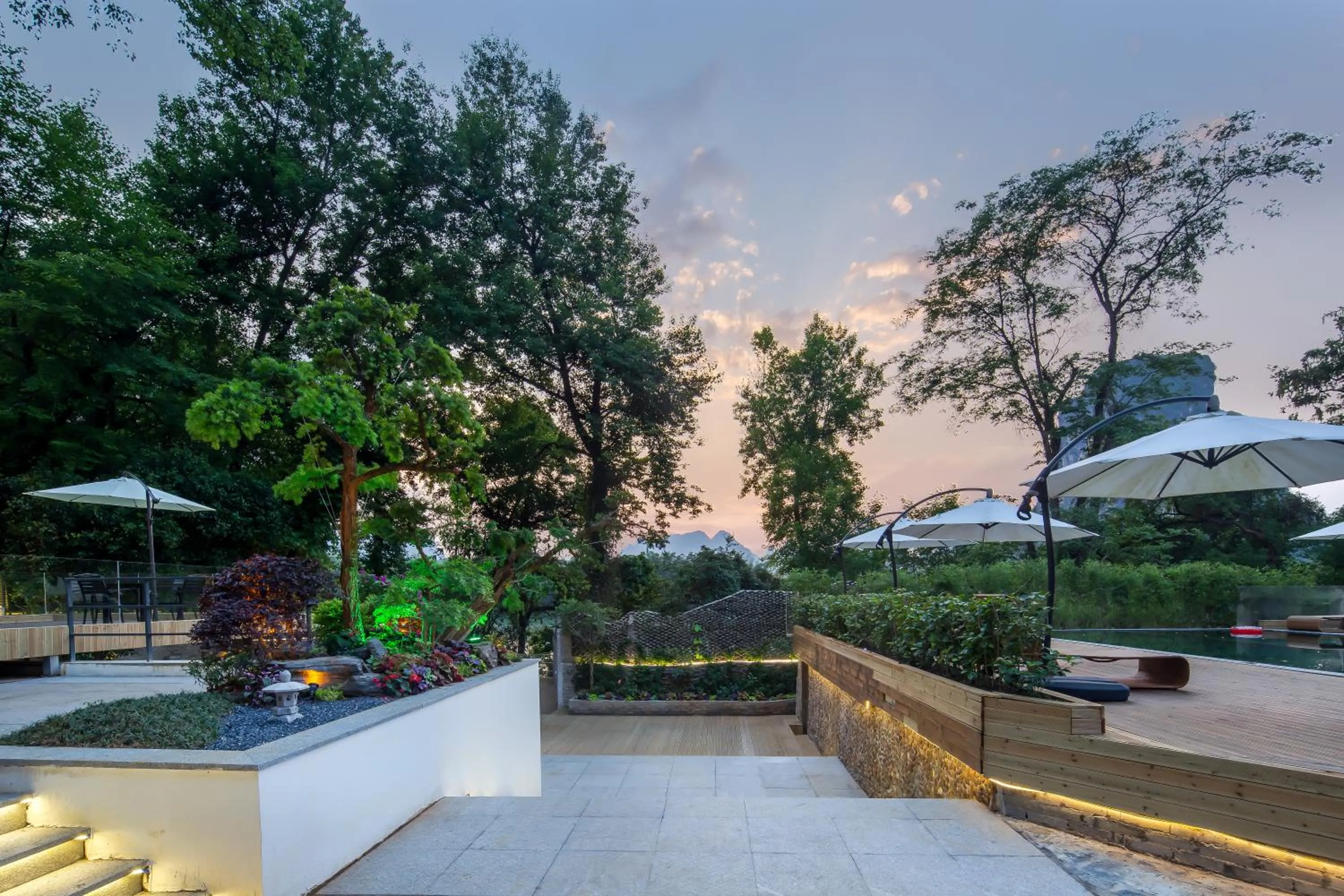 Spring in Yangshuo River Lodge Hotel - Airport or TS Free pick up over 3 nights