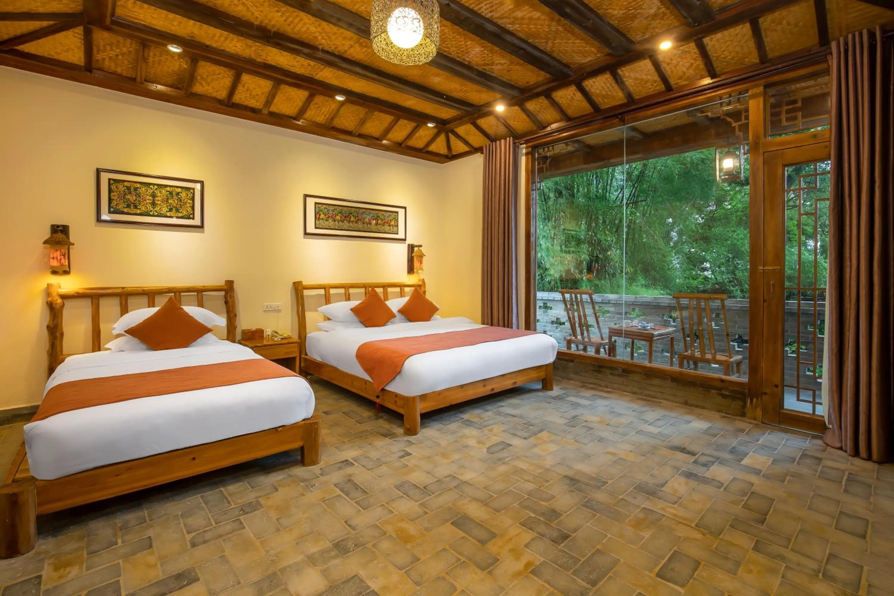 Bed in Yangshuo River Lodge Hotel - Airport or TS Free pick up over 3 nights