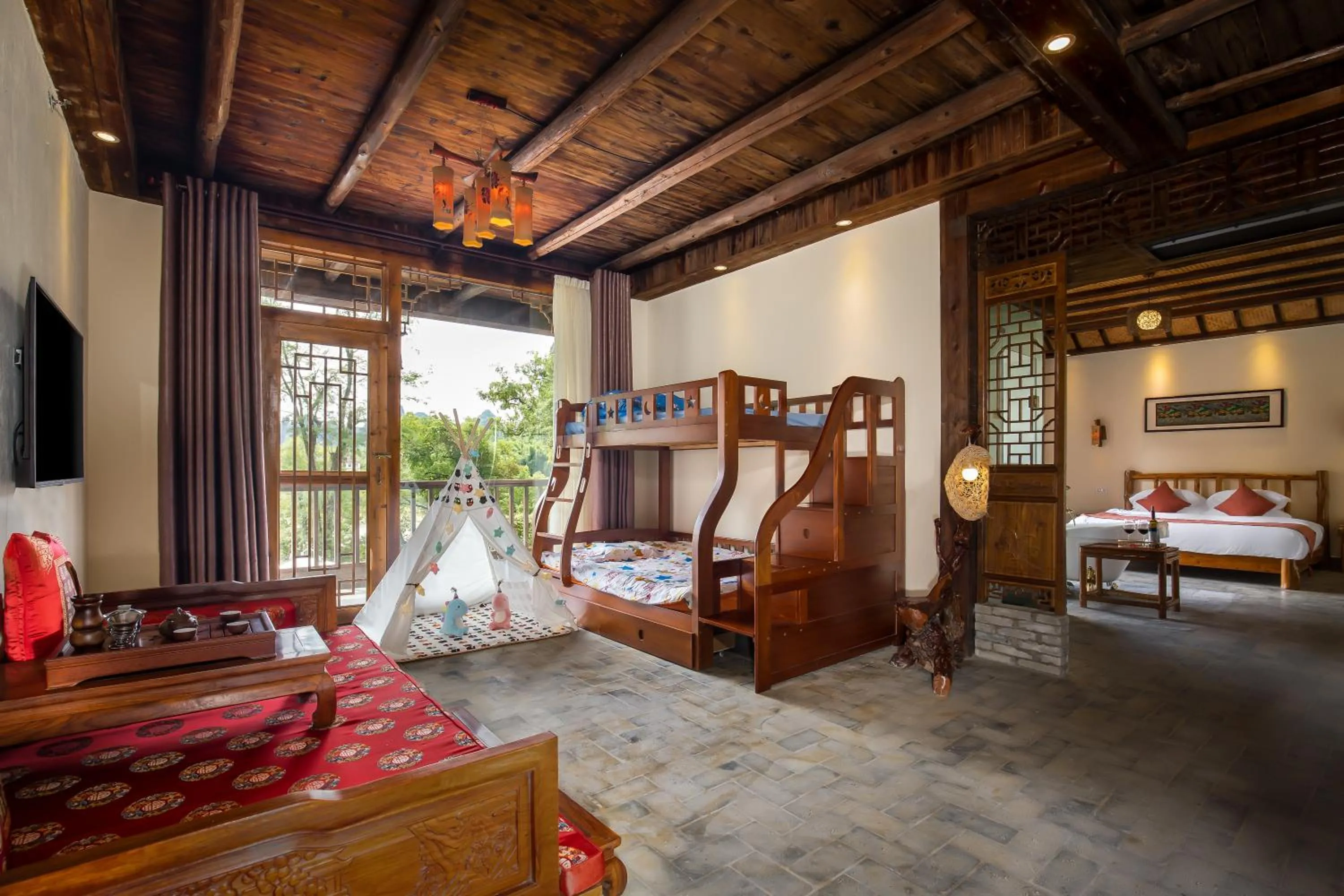 Bed in Yangshuo River Lodge Hotel - Airport or TS Free pick up over 3 nights