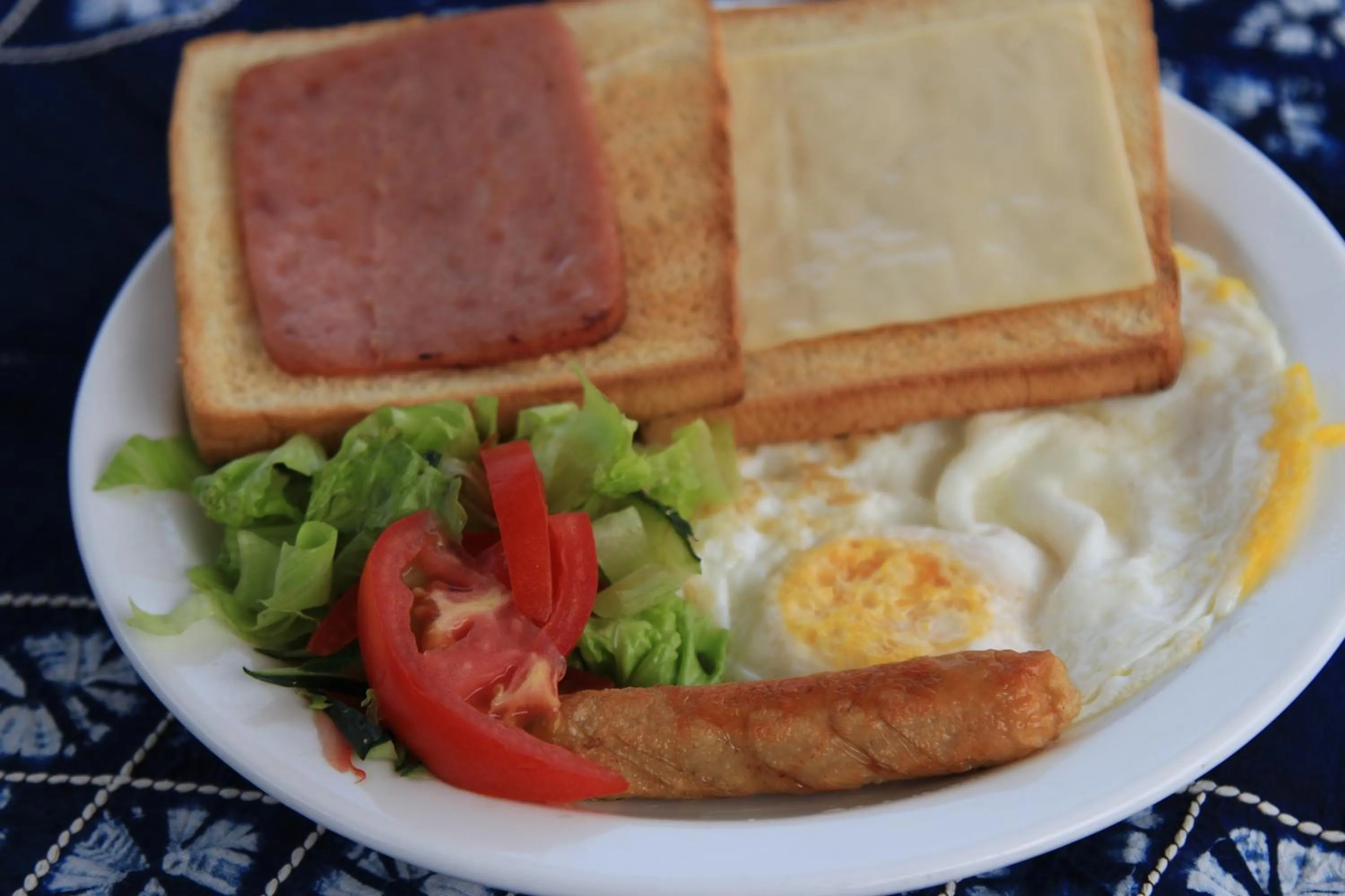 Breakfast in Yangshuo River Lodge Hotel - Airport or TS Free pick up over 3 nights
