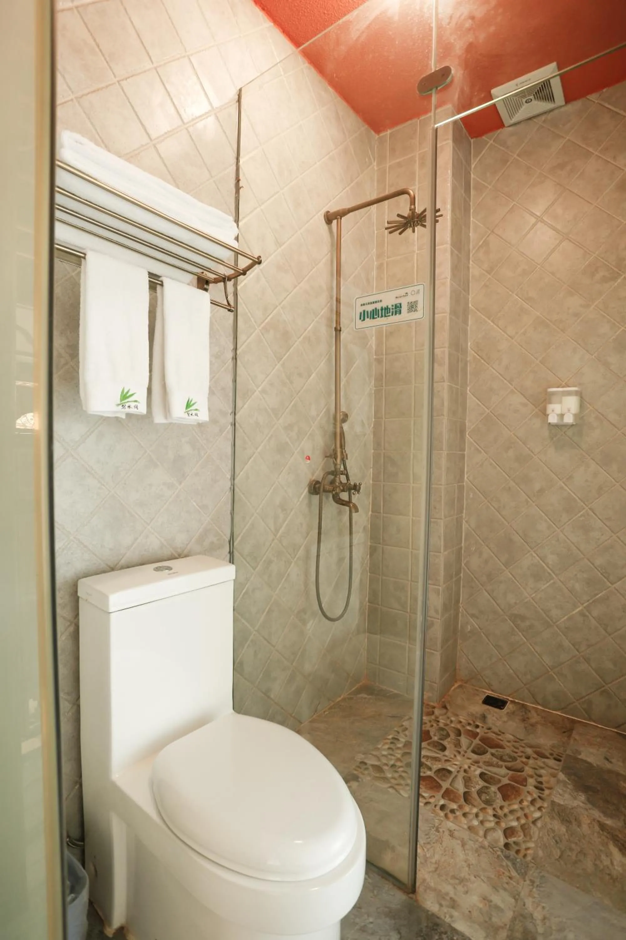 Bathroom in Yangshuo River Lodge Hotel - Airport or TS Free pick up over 3 nights