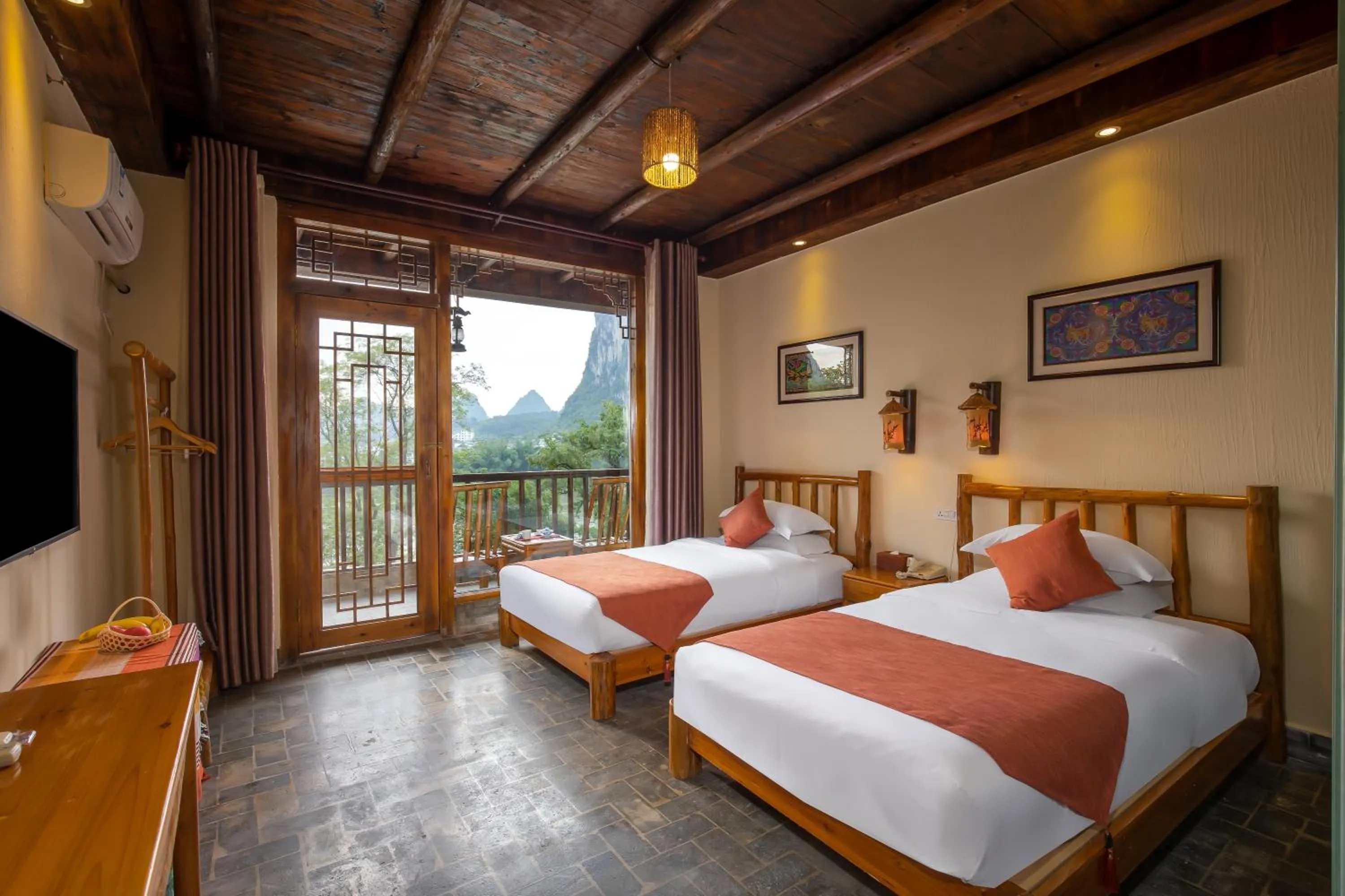 Bed in Yangshuo River Lodge Hotel - Airport or TS Free pick up over 3 nights