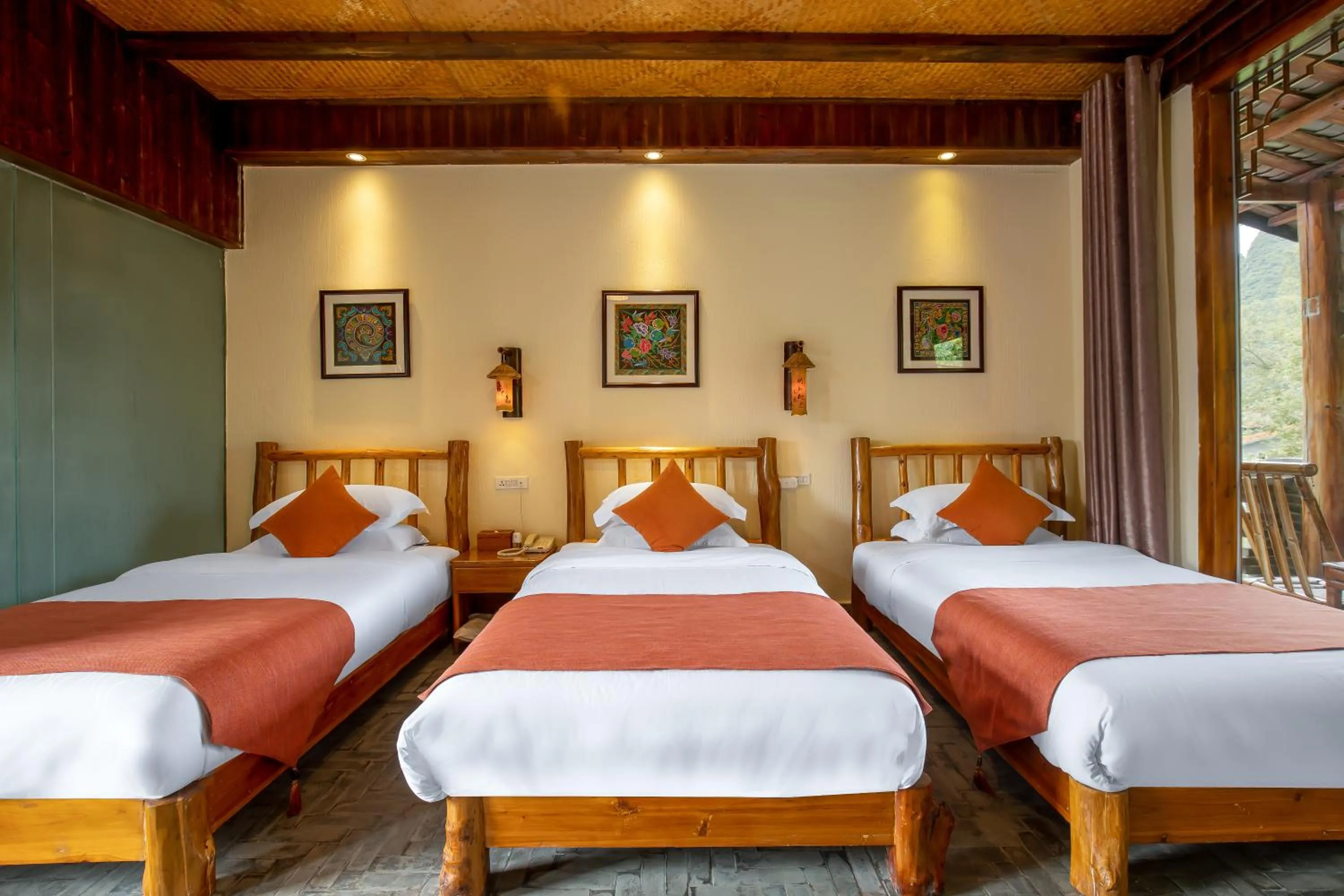 Bed in Yangshuo River Lodge Hotel - Airport or TS Free pick up over 3 nights