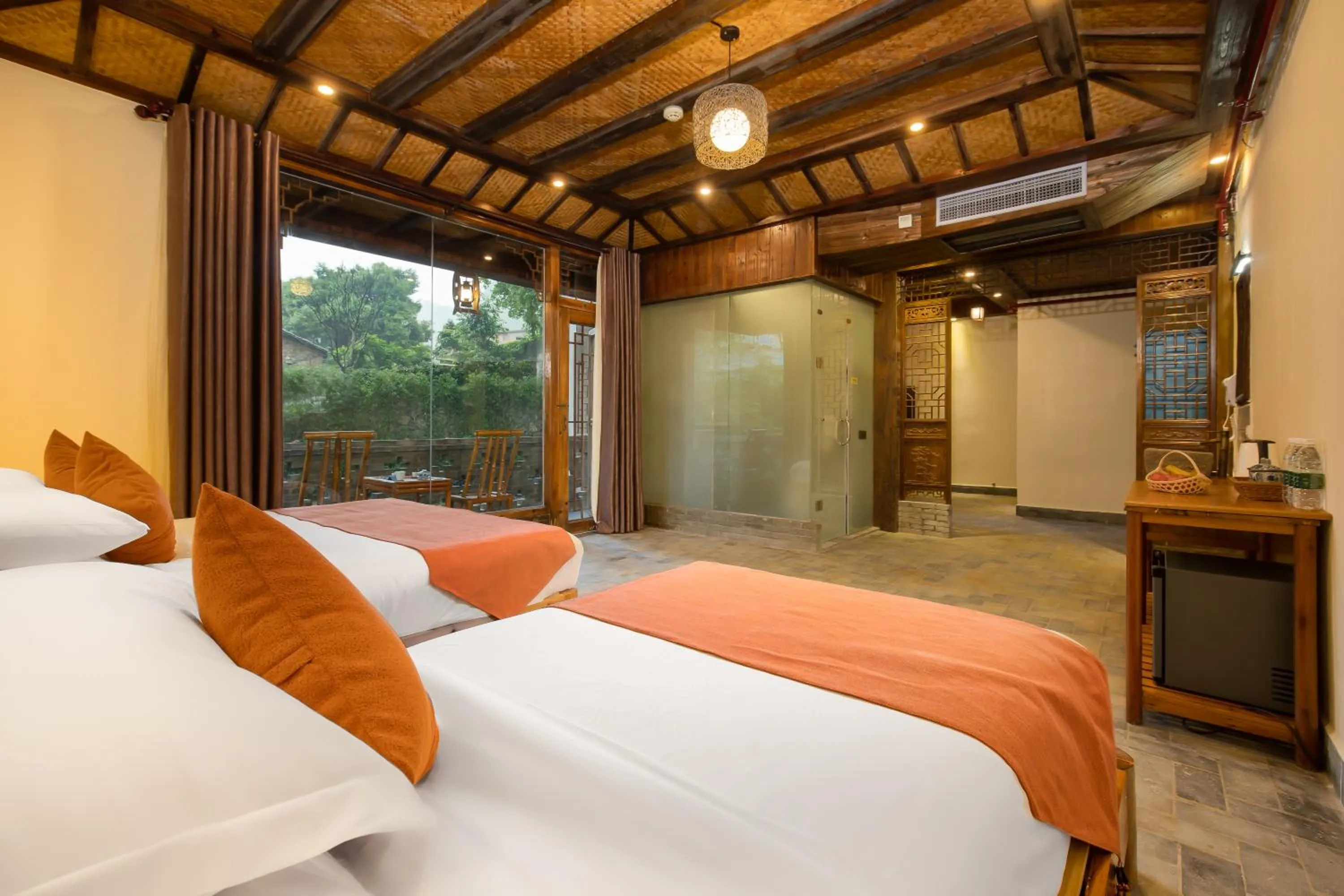 Bed in Yangshuo River Lodge Hotel - Airport or TS Free pick up over 3 nights