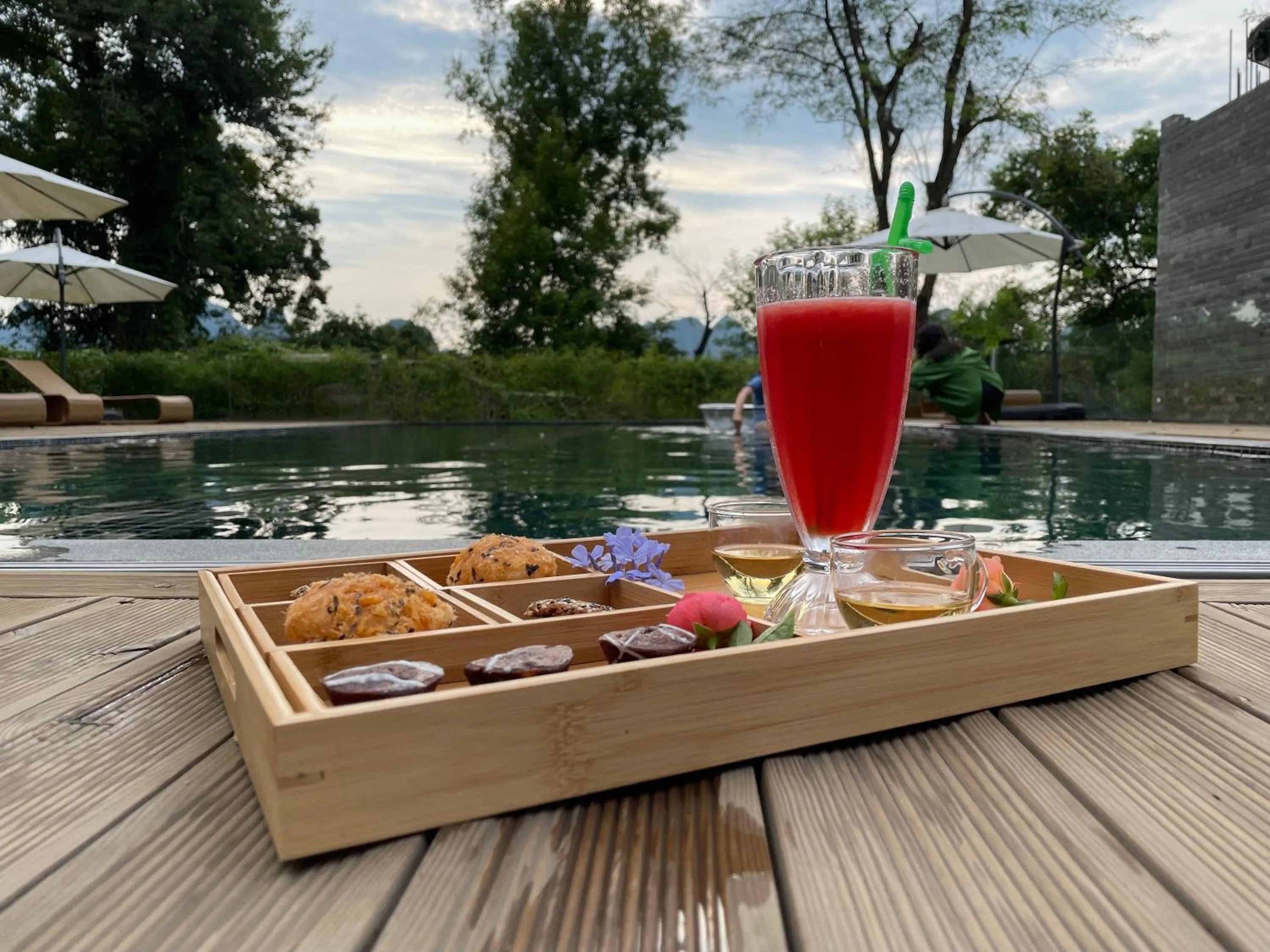 Food and drinks in Yangshuo River Lodge Hotel - Airport or TS Free pick up over 3 nights