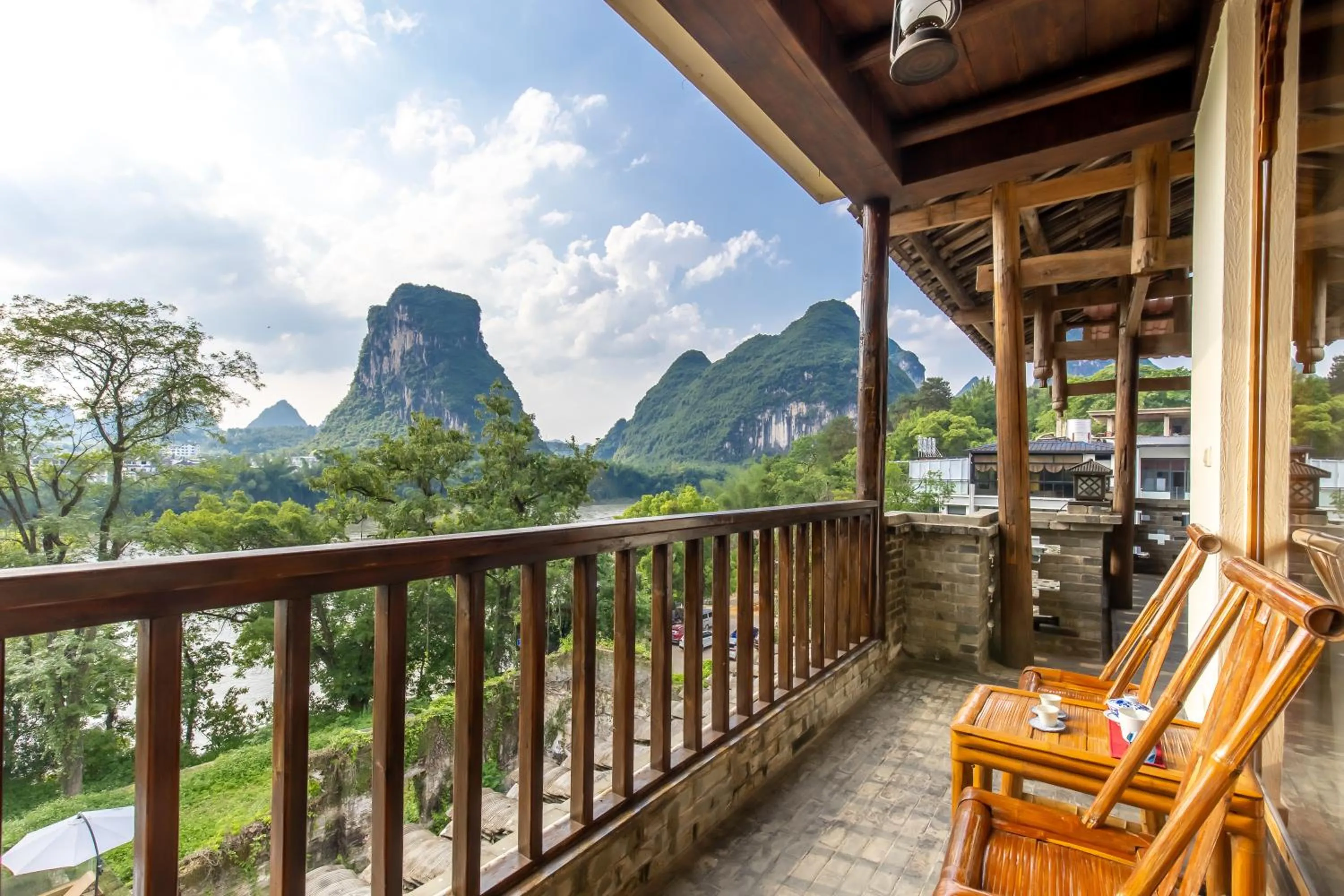 Day in Yangshuo River Lodge Hotel - Airport or TS Free pick up over 3 nights