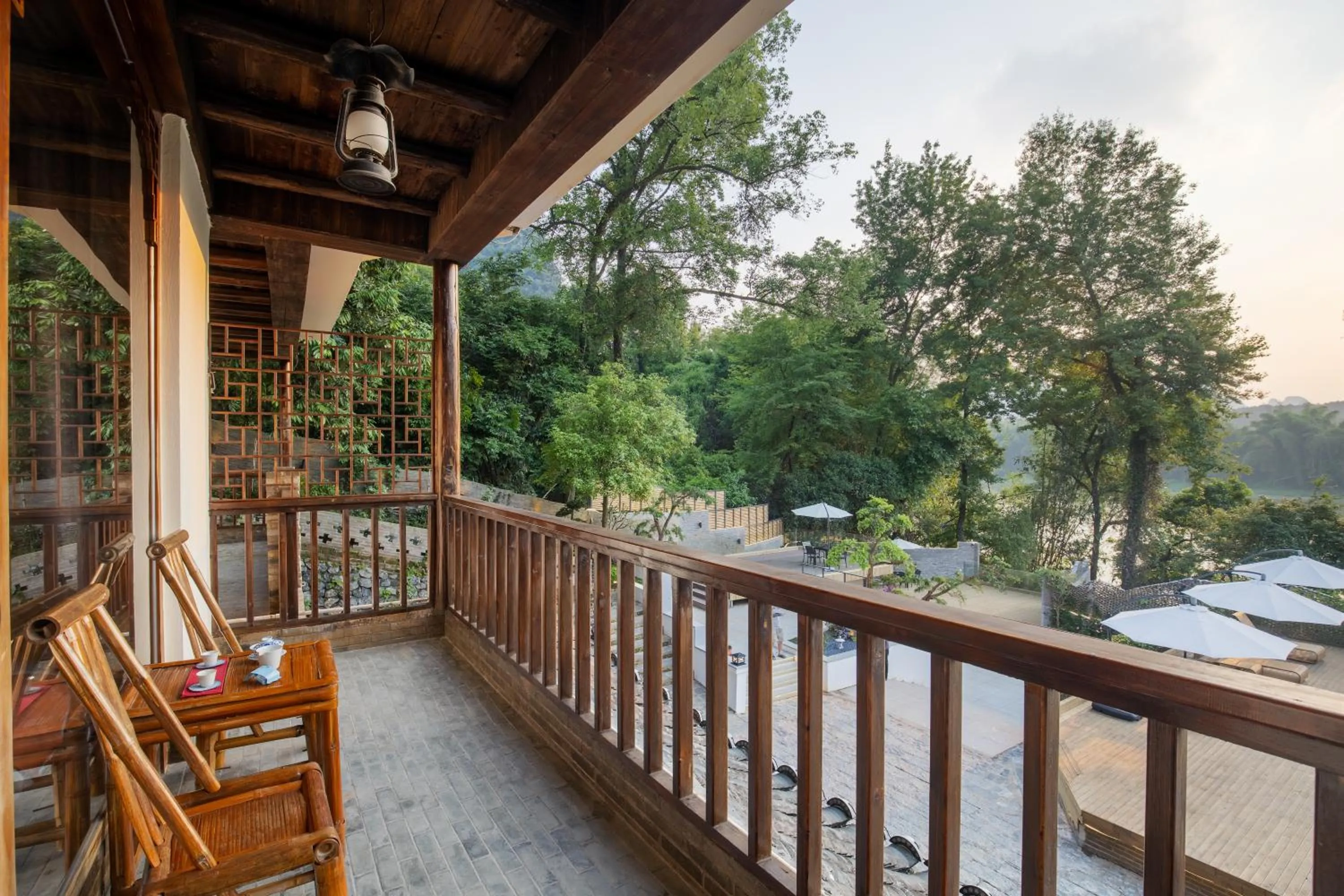 Spring in Yangshuo River Lodge Hotel - Airport or TS Free pick up over 3 nights