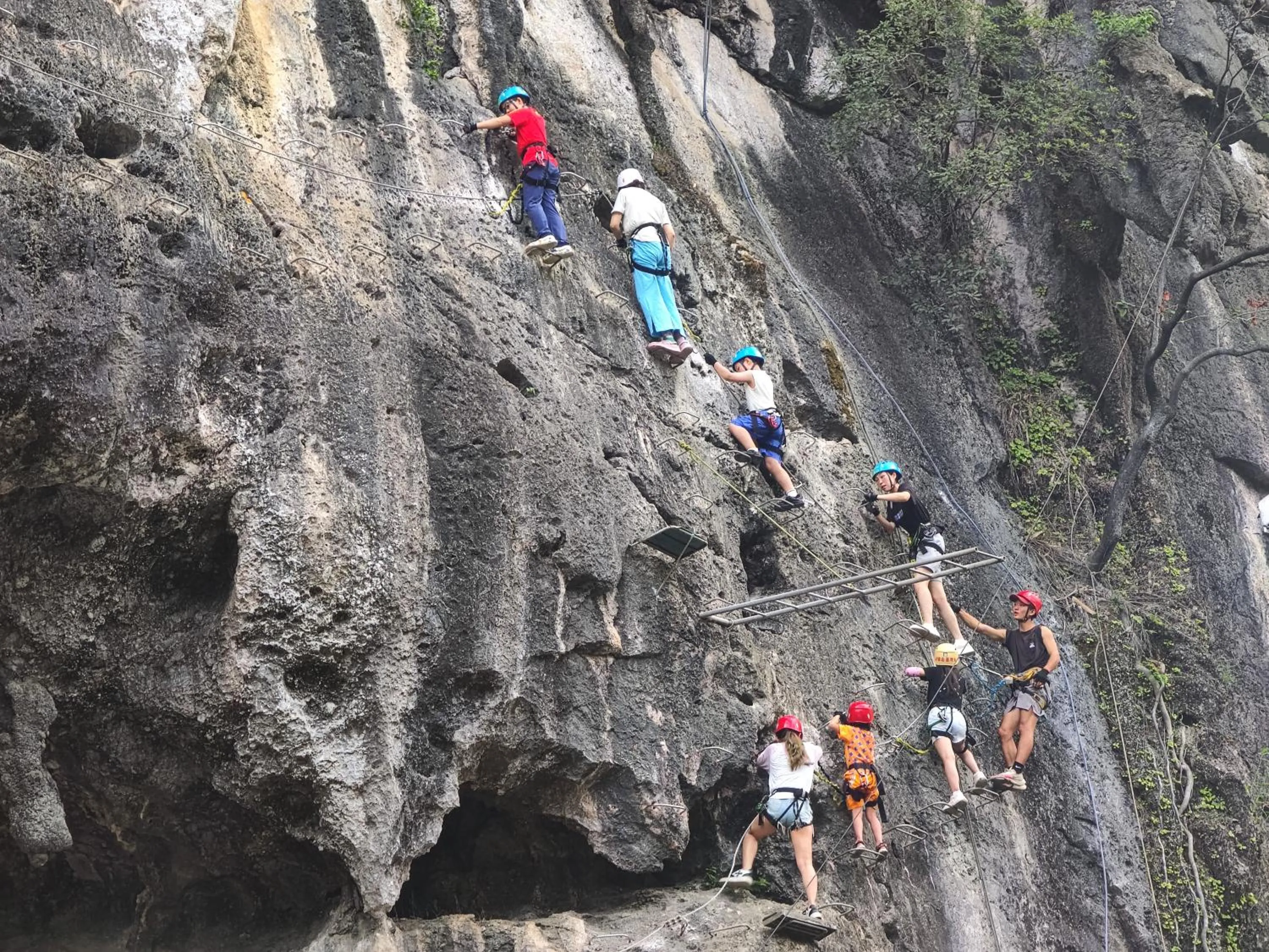 Activities in Yangshuo River Lodge Hotel - Airport or TS Free pick up over 3 nights