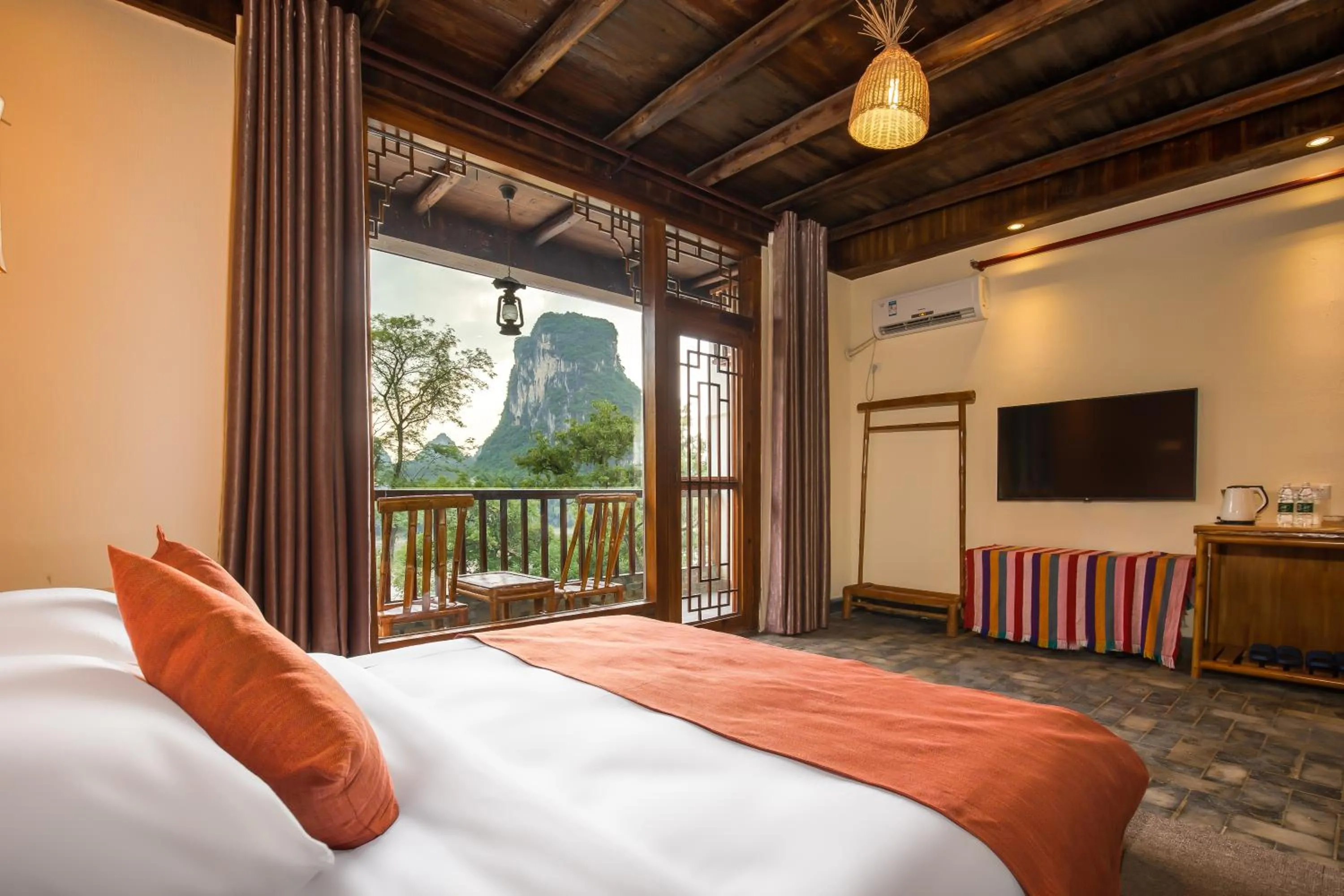 Natural landscape, Bed in Yangshuo River Lodge Hotel - Airport or TS Free pick up over 3 nights