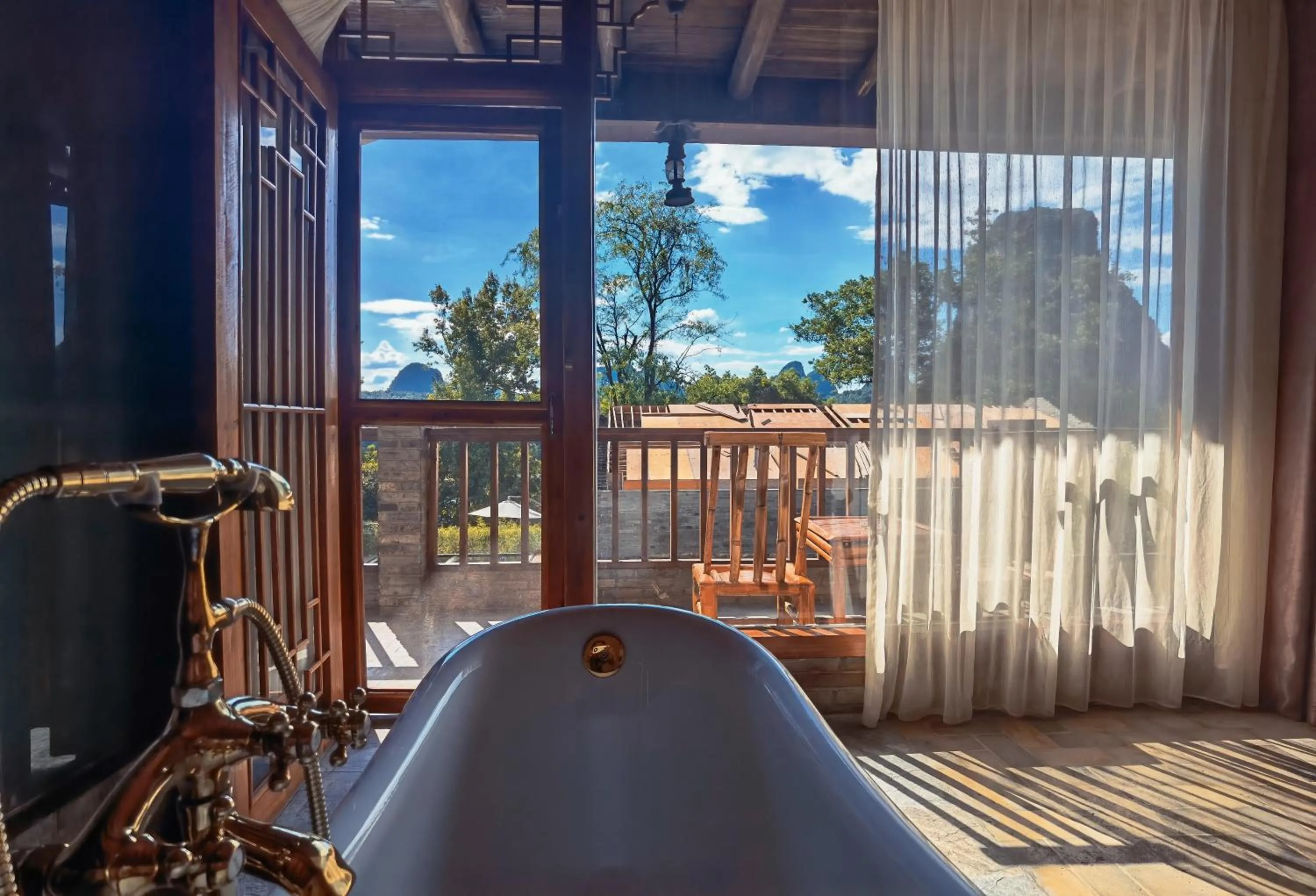 Bath in Yangshuo River Lodge Hotel - Airport or TS Free pick up over 3 nights