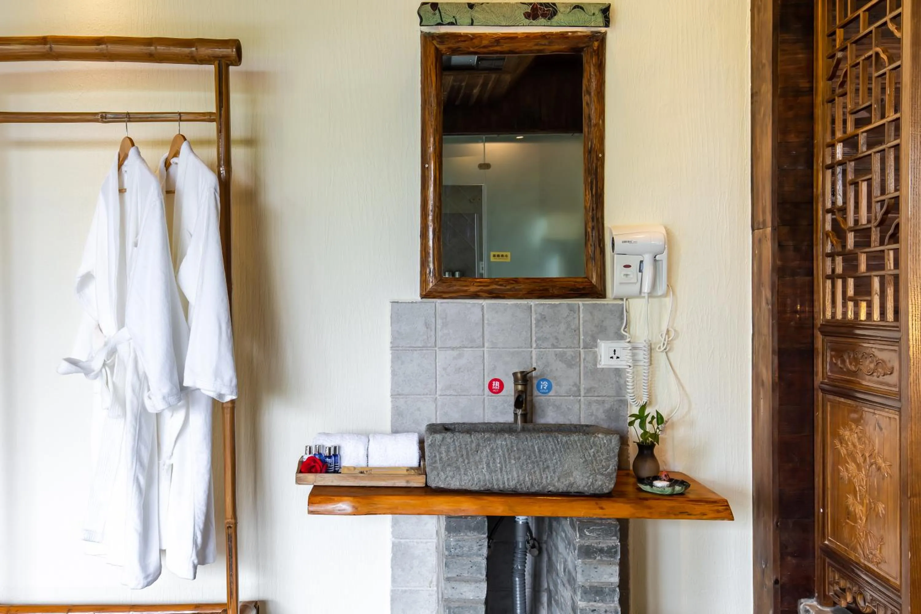 Bathroom in Yangshuo River Lodge Hotel - Airport or TS Free pick up over 3 nights