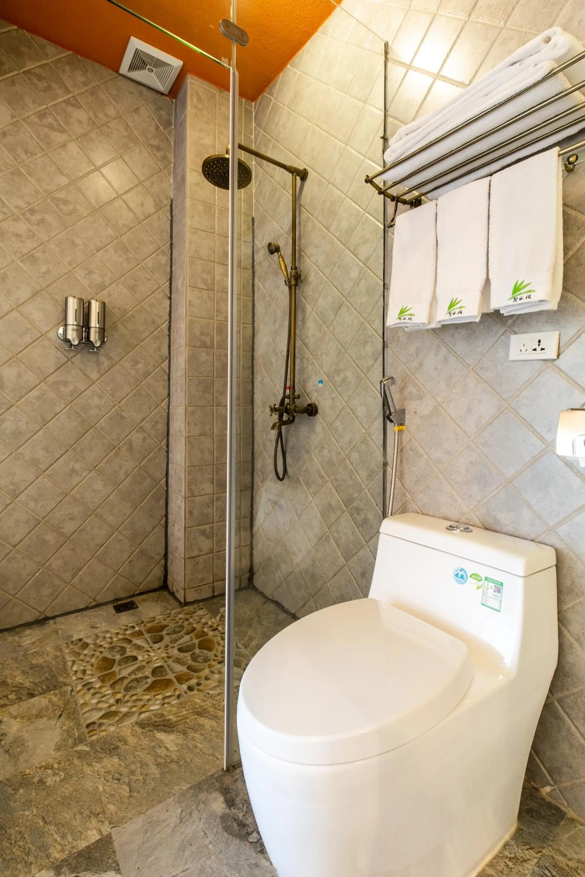 Bathroom in Yangshuo River Lodge Hotel - Airport or TS Free pick up over 3 nights