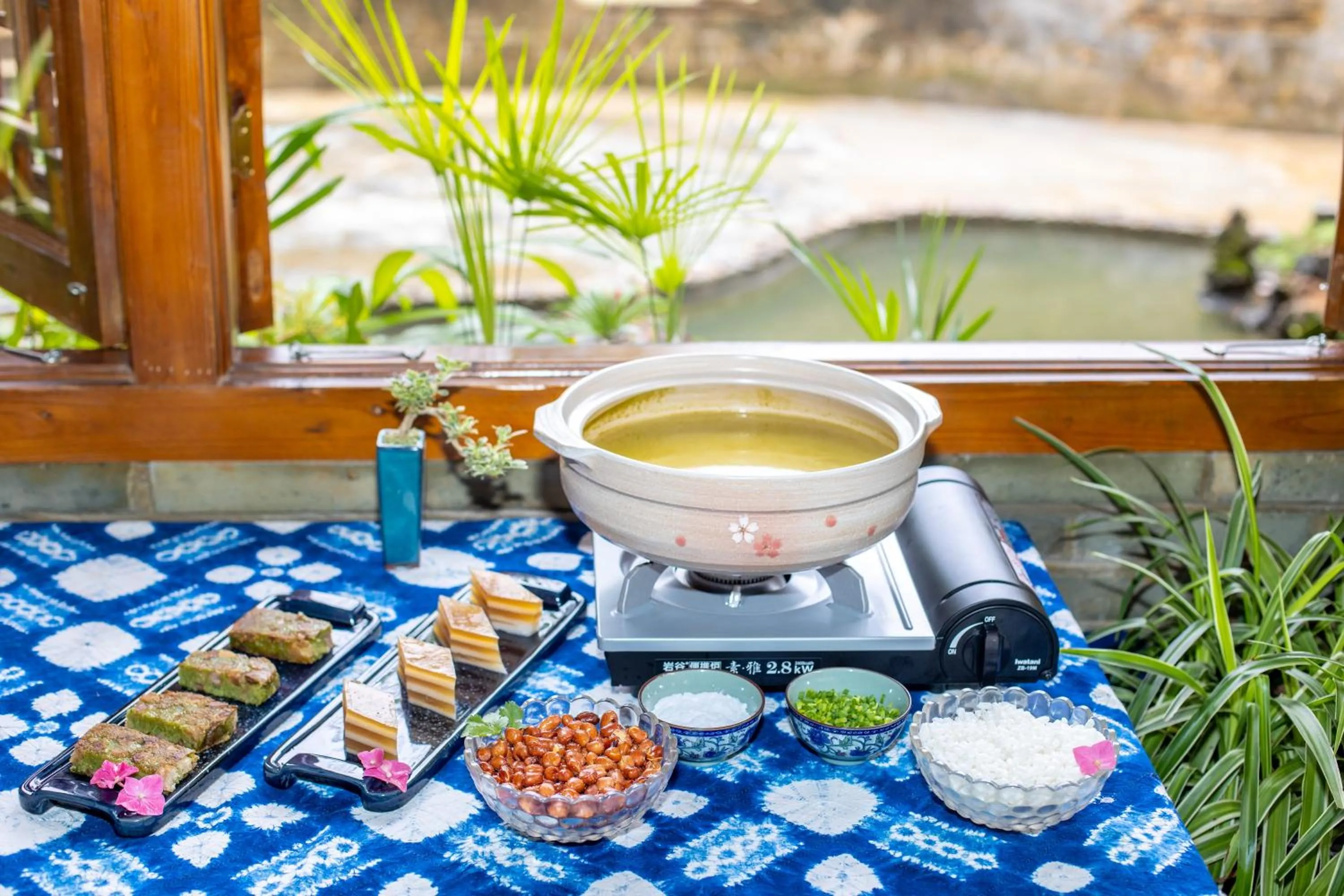 Food in Yangshuo River Lodge Hotel - Airport or TS Free pick up over 3 nights