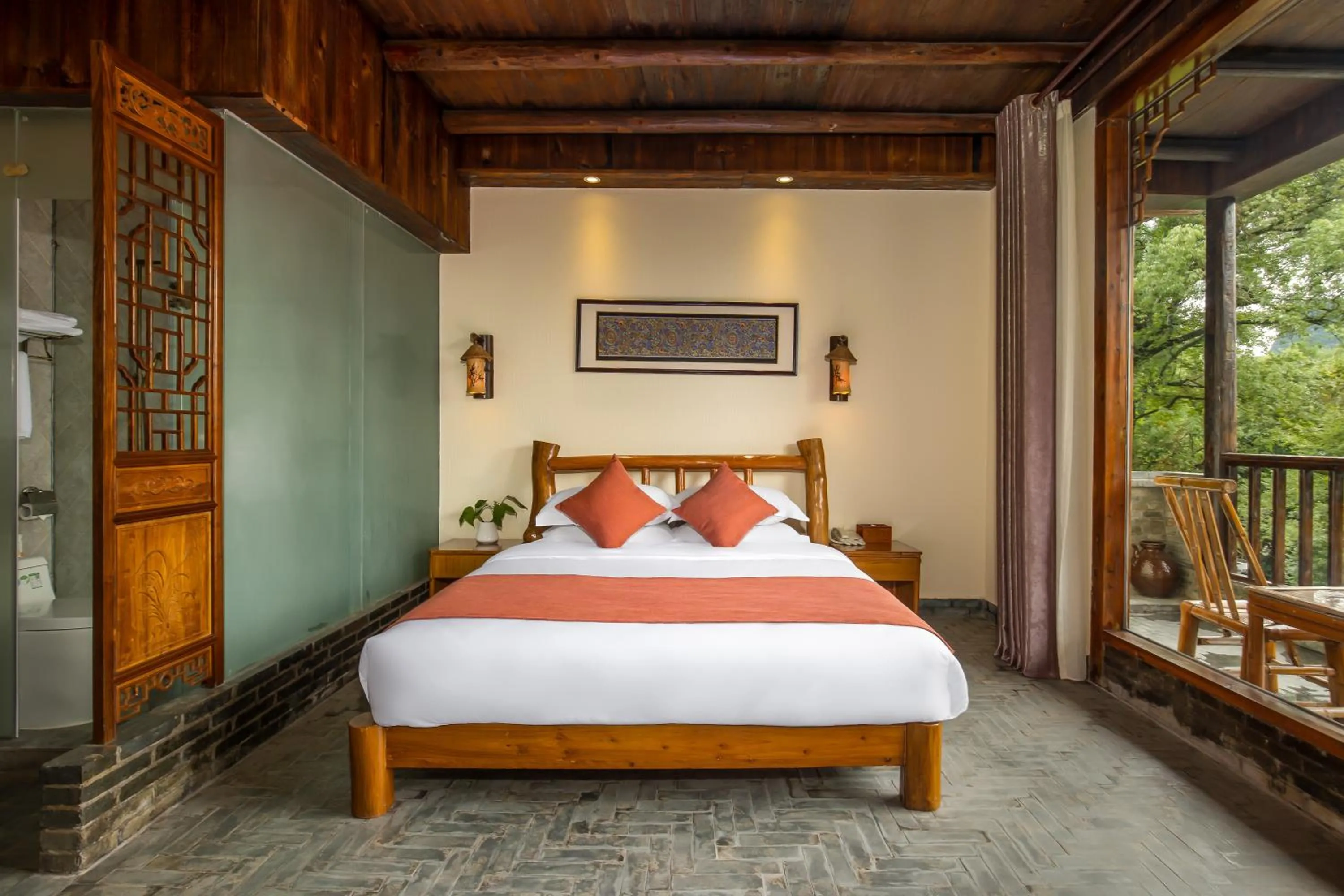 Bed in Yangshuo River Lodge Hotel - Airport or TS Free pick up over 3 nights