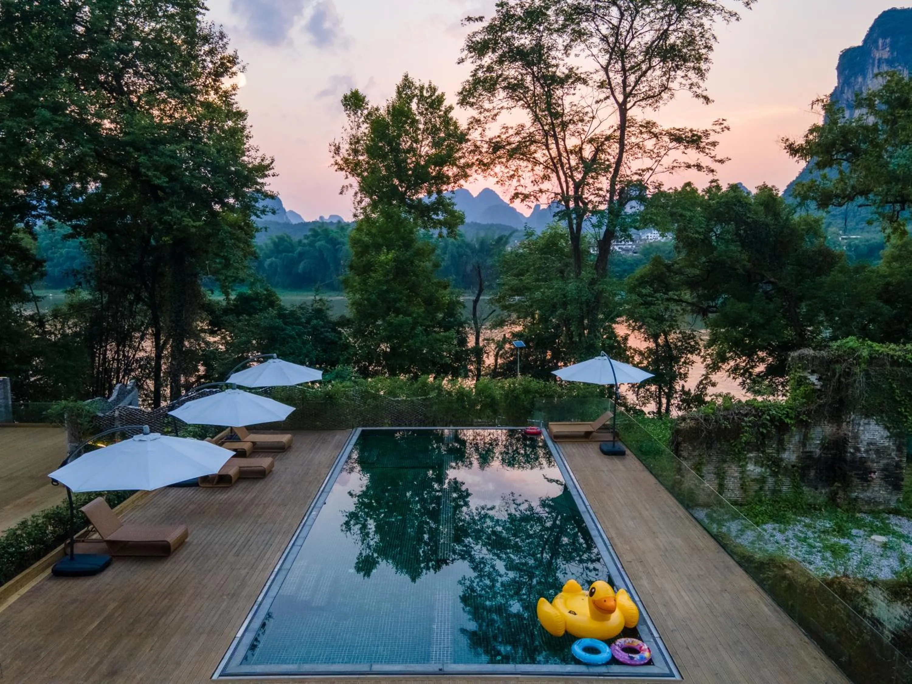 Spring in Yangshuo River Lodge Hotel - Airport or TS Free pick up over 3 nights