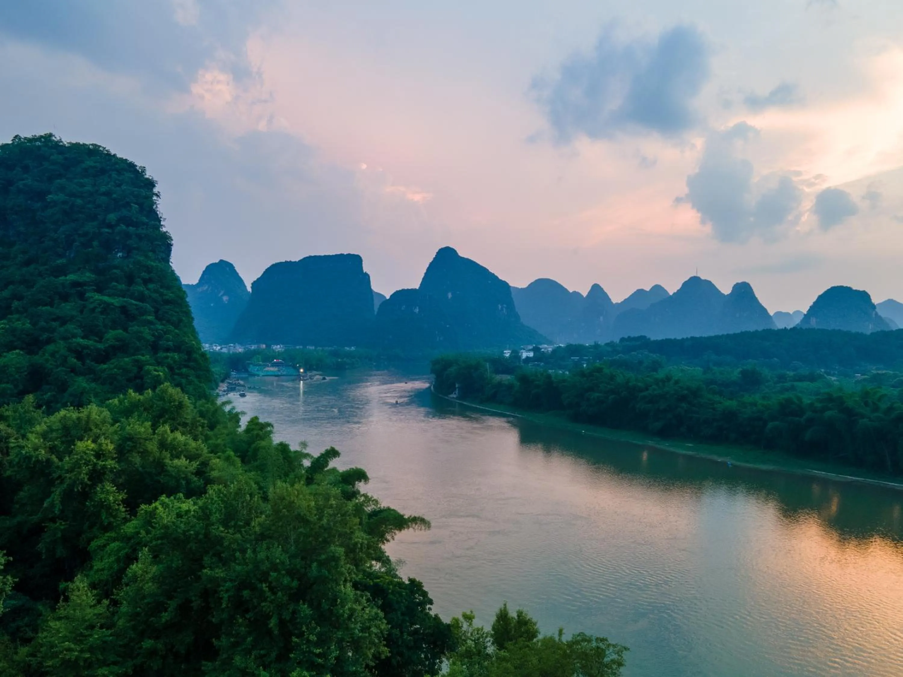 Property building in Yangshuo River Lodge Hotel - Airport or TS Free pick up over 3 nights