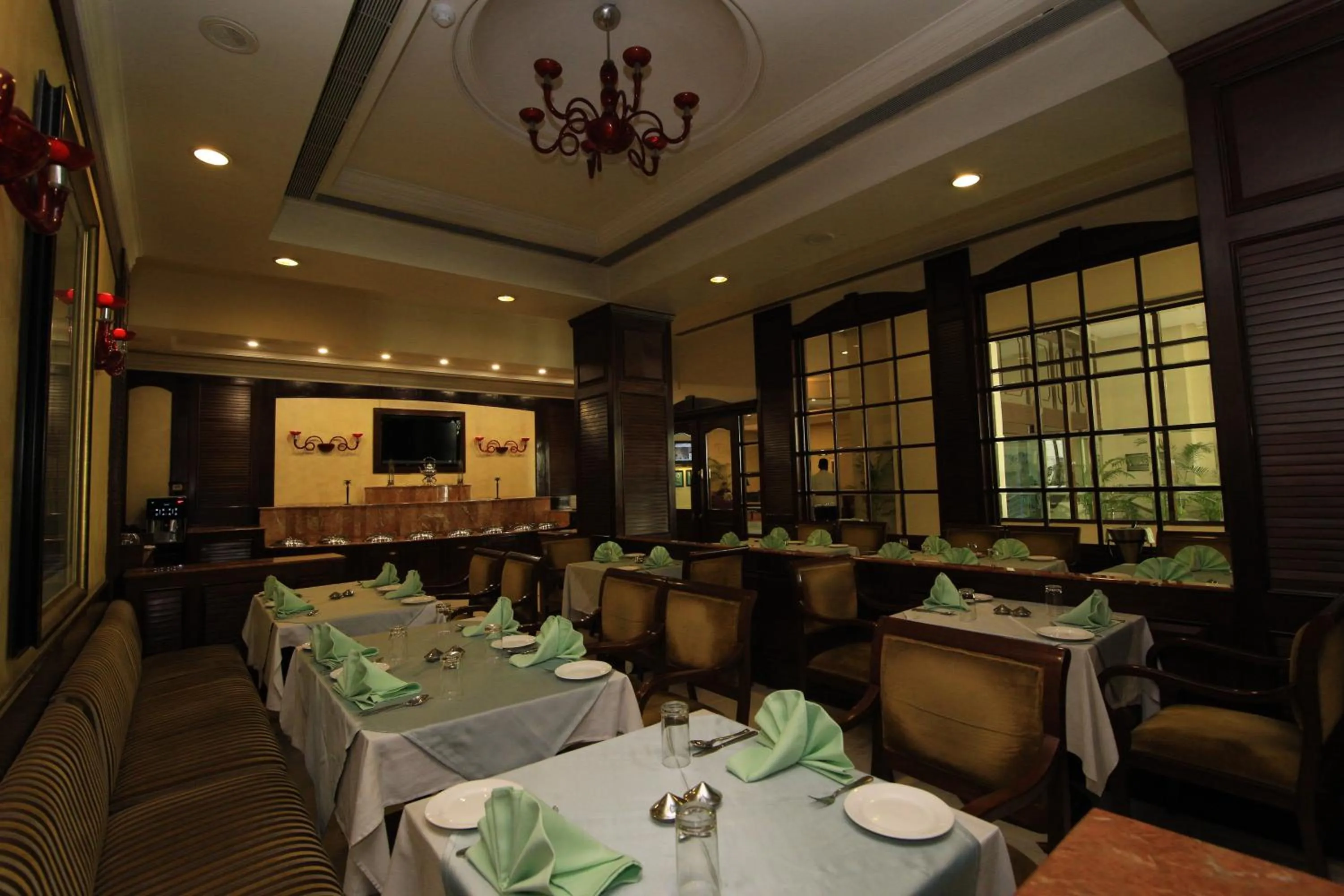 Restaurant/places to eat in Hotel Dynasty